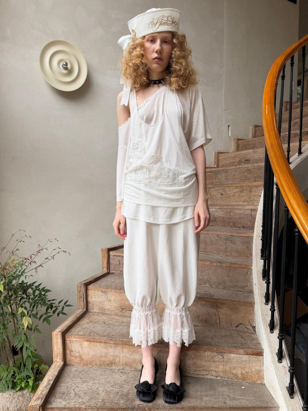 Solid Lace Lantern Style Loose Drape Elastic Waist Women's Capri Pants