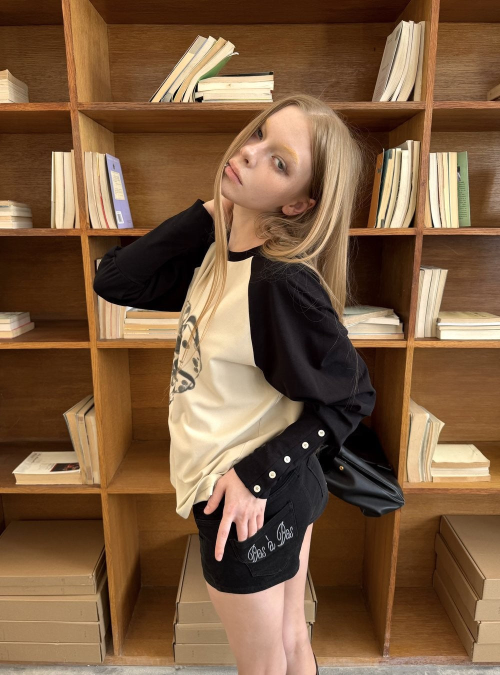 Low-Rise Embroidered Shorts (2color)