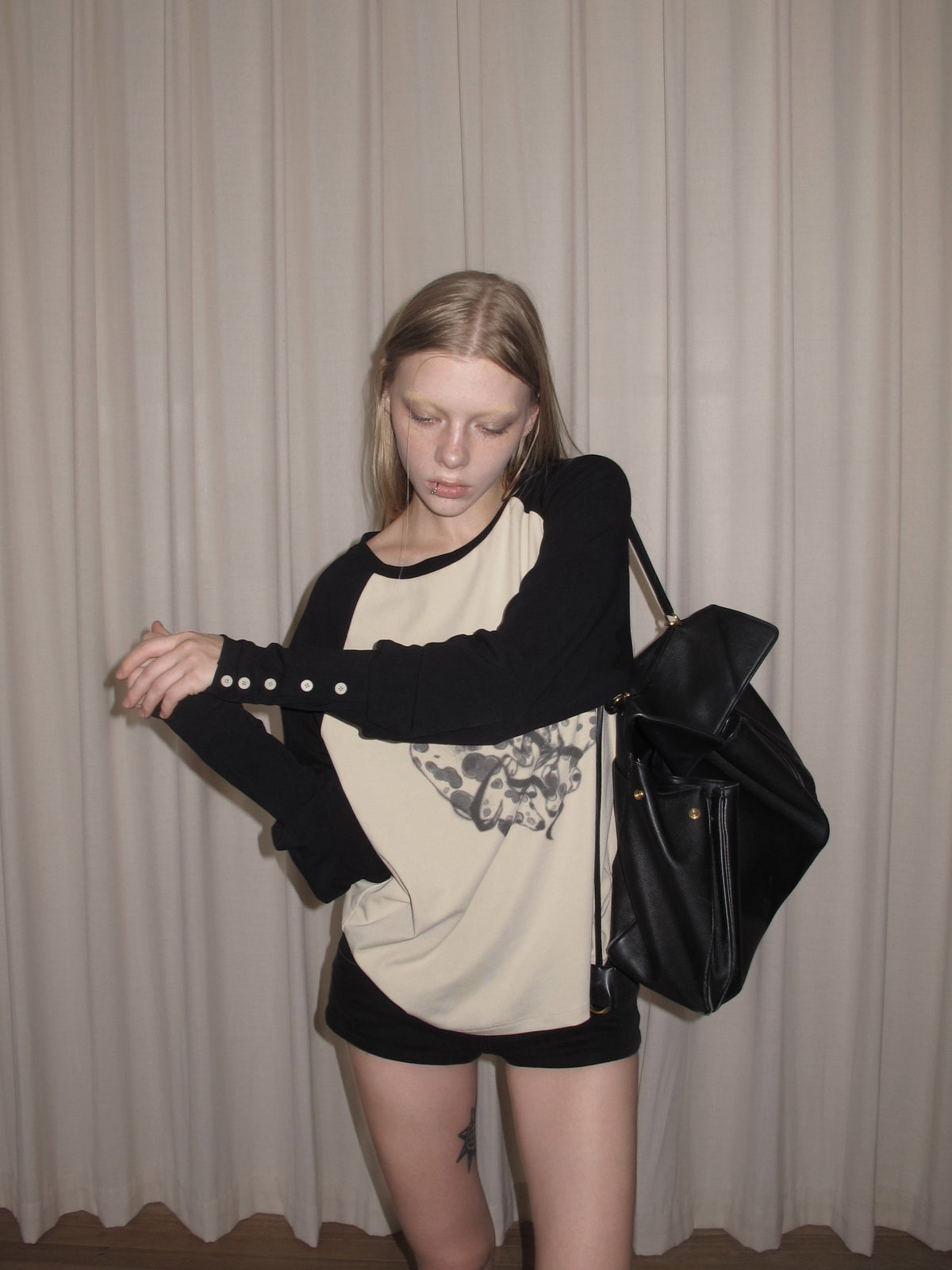 Low-Rise Embroidered Shorts (2color)