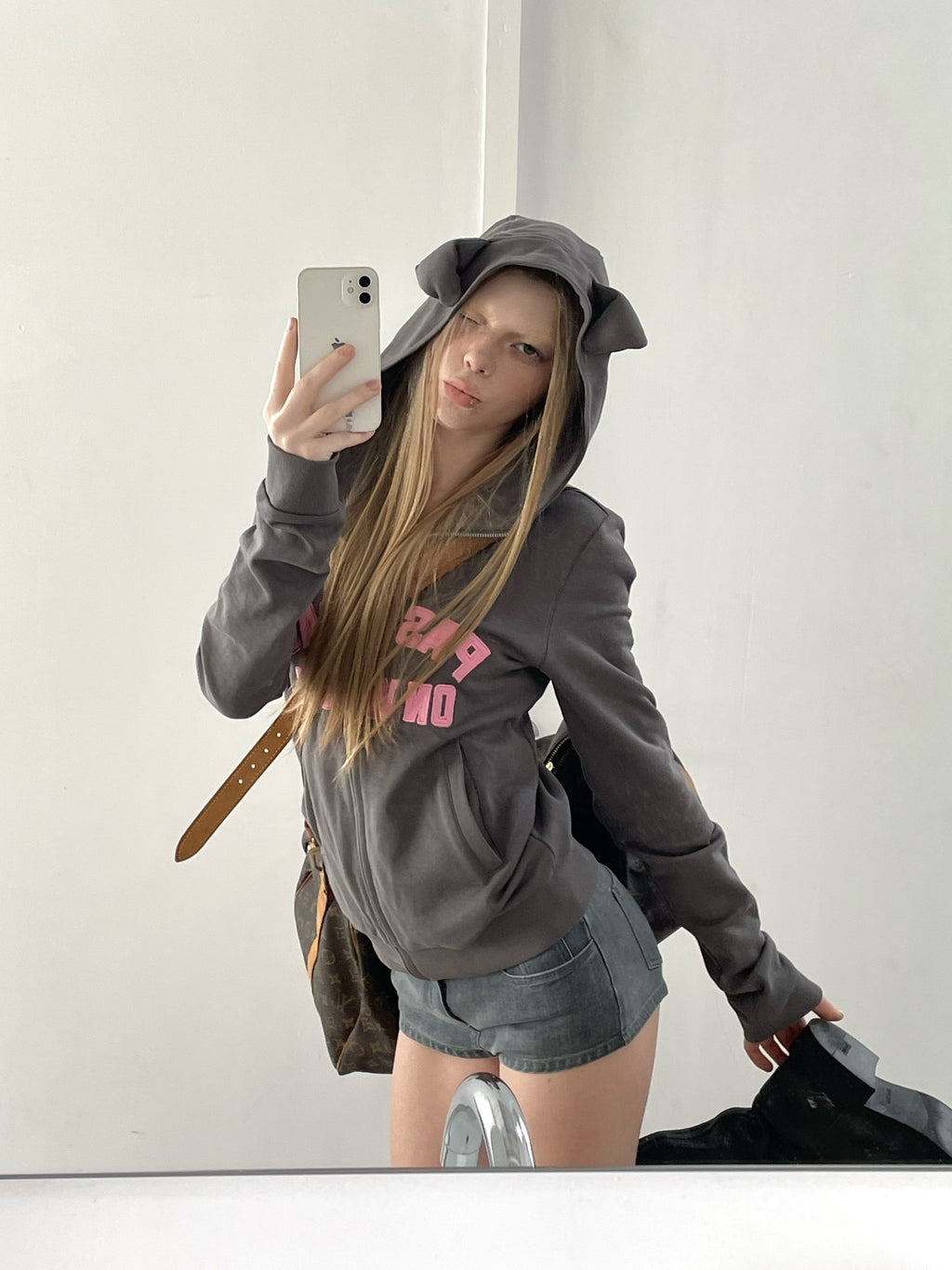 Low-Rise Embroidered Shorts (2color)