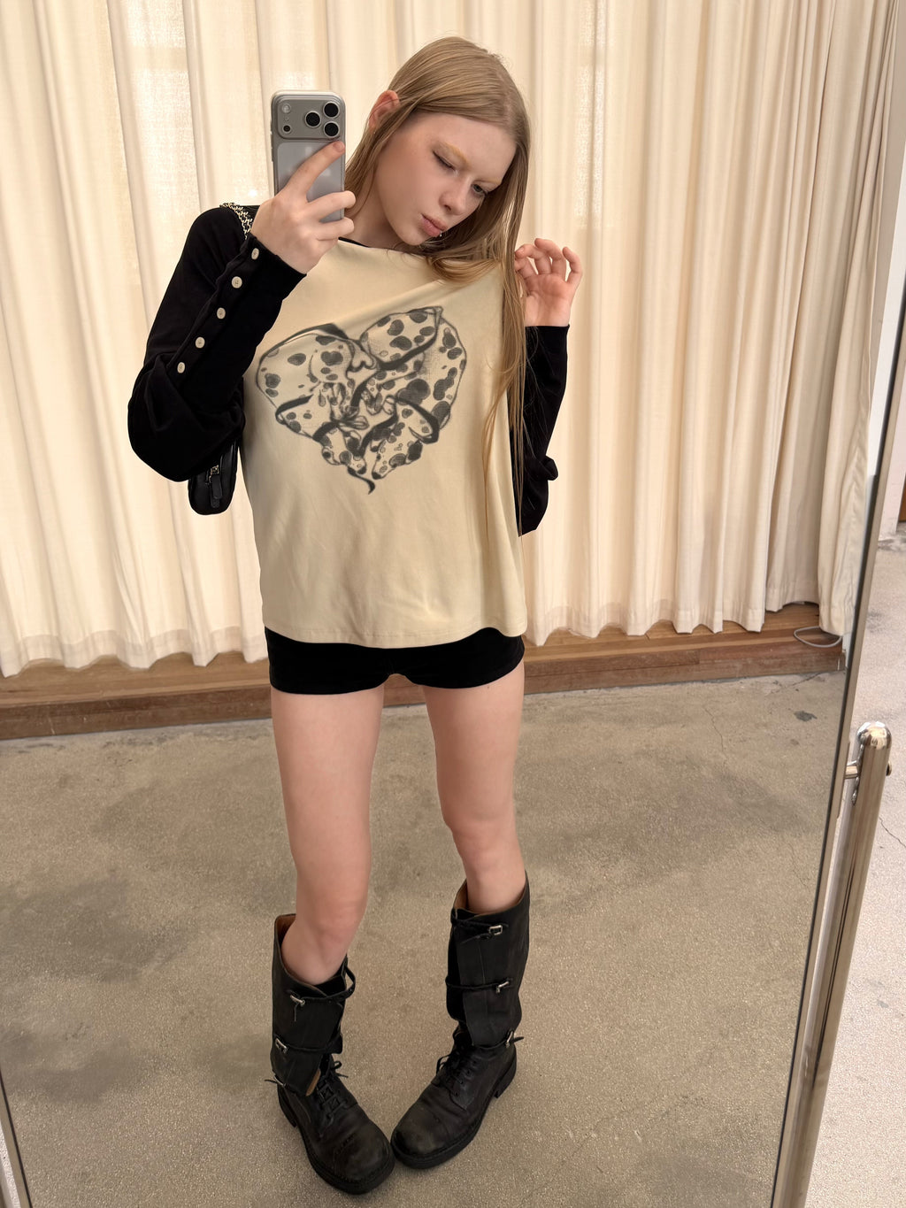 Low-Rise Embroidered Shorts (2color)
