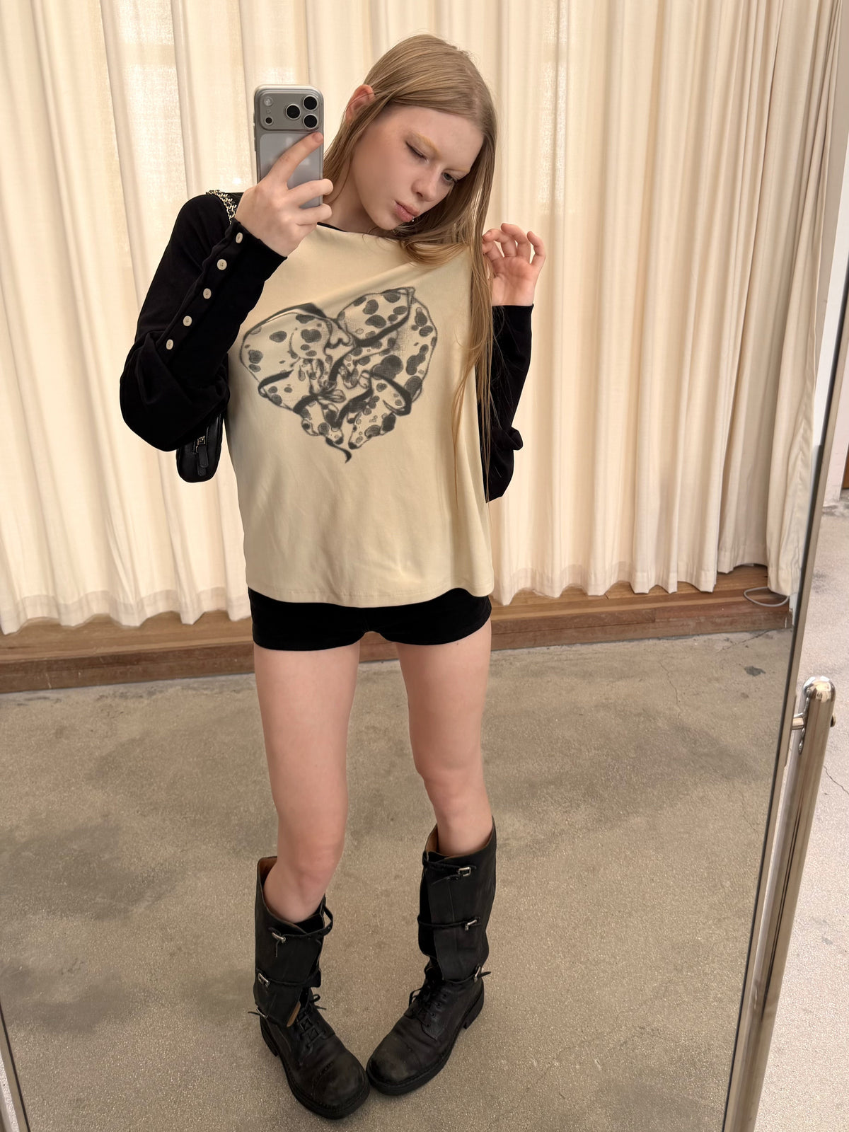 Low-Rise Embroidered Shorts (2color)