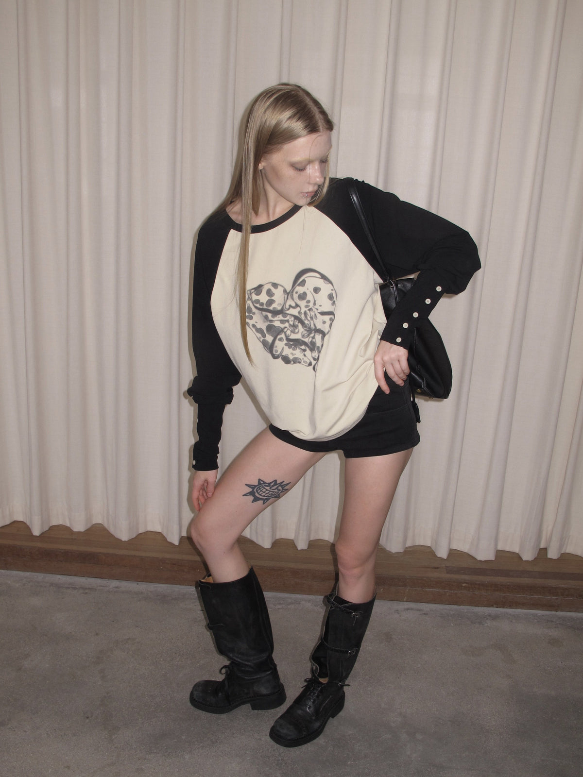 Low-Rise Embroidered Shorts (2color)