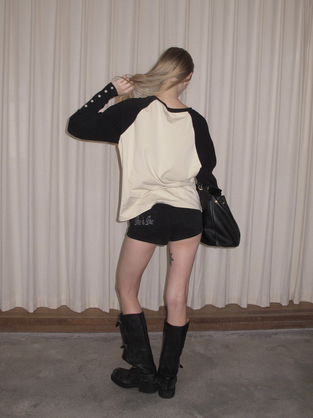 Low-Rise Embroidered Shorts (2color)