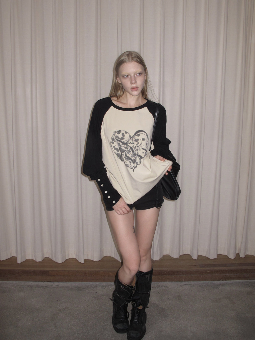 Low-Rise Embroidered Shorts (2color)