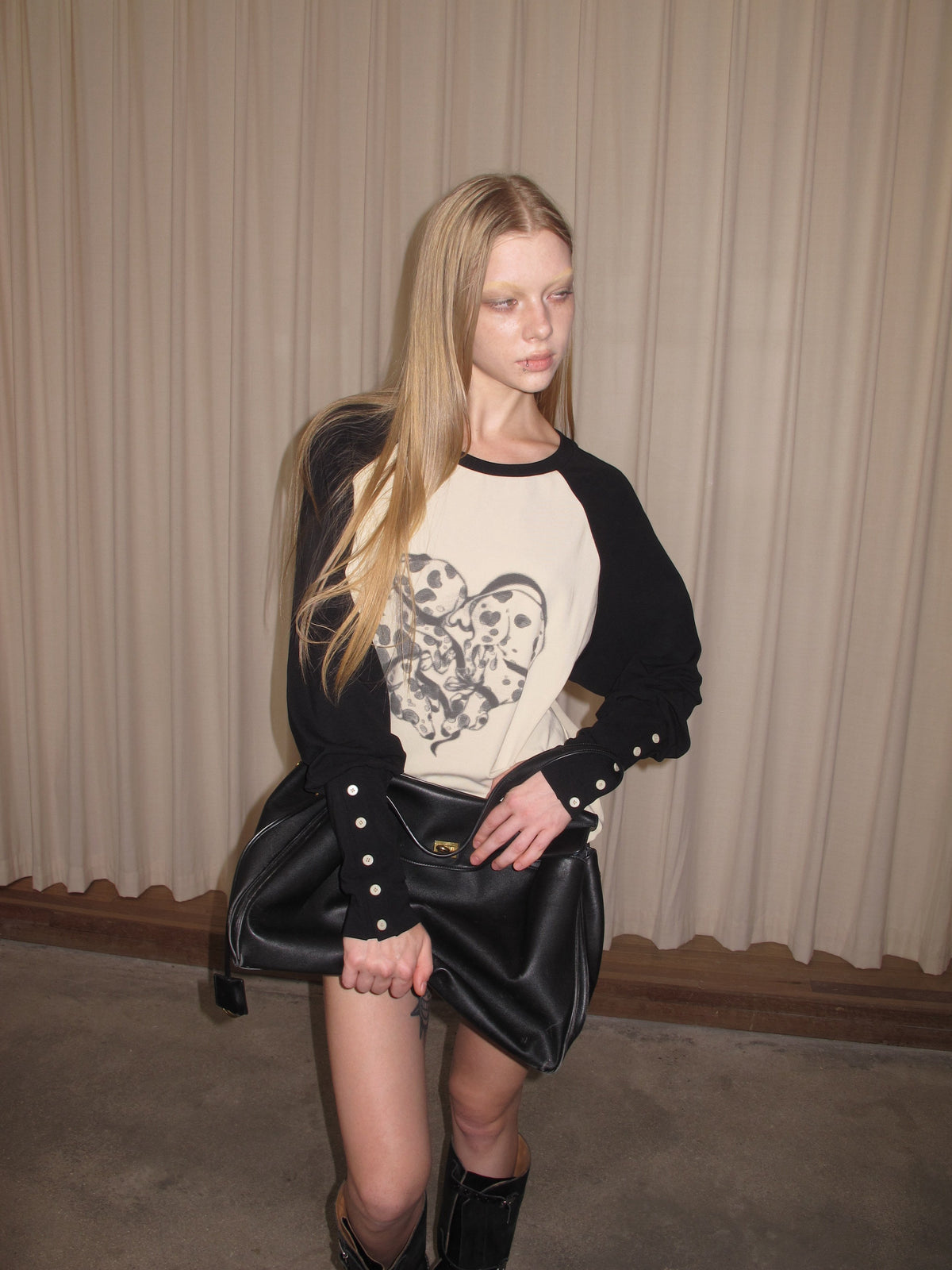 Low-Rise Embroidered Shorts (2color)