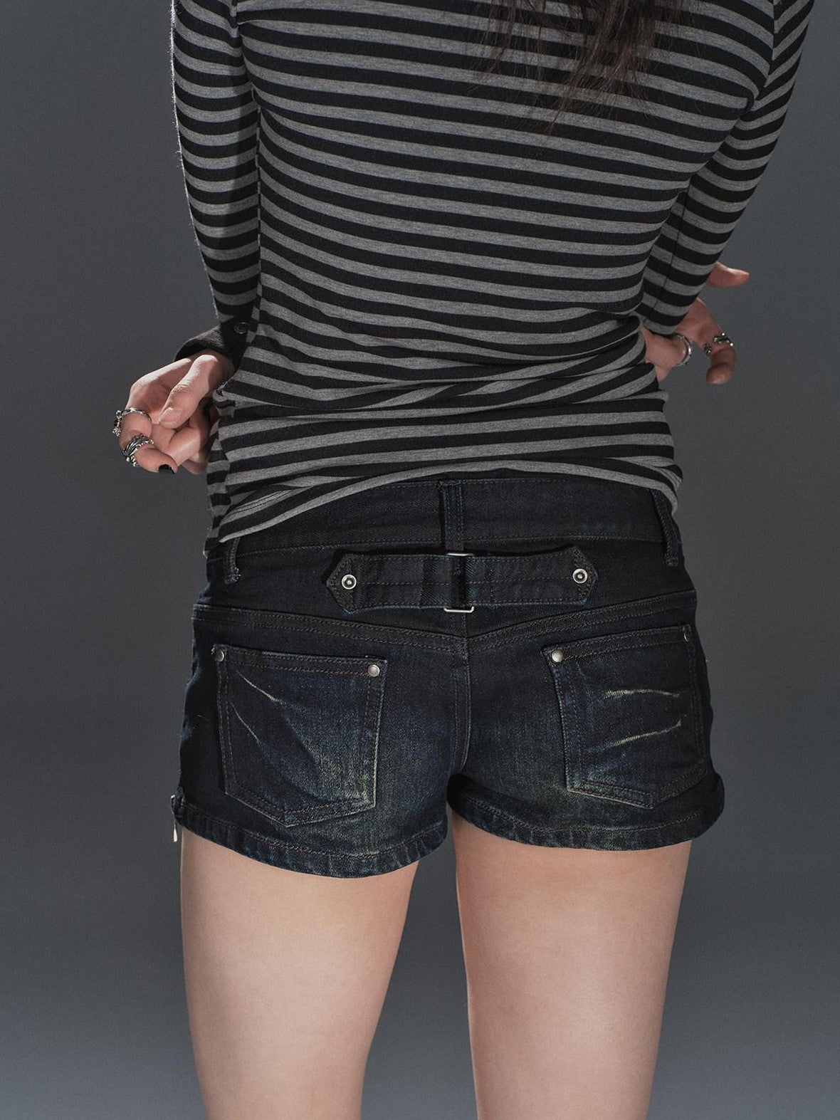 Distressed Wash Side Slits Zipper Whisker Pockets Women'S Cotton Denim Shorts