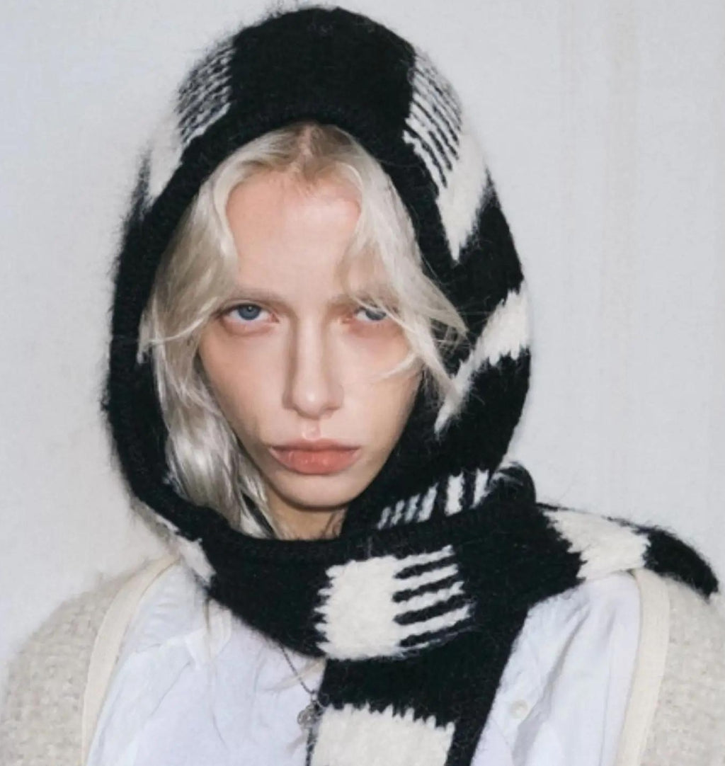 TRIA SELECT | MINIMALIST BLACK WHITE HOODED SCARF【ID:TN00087】