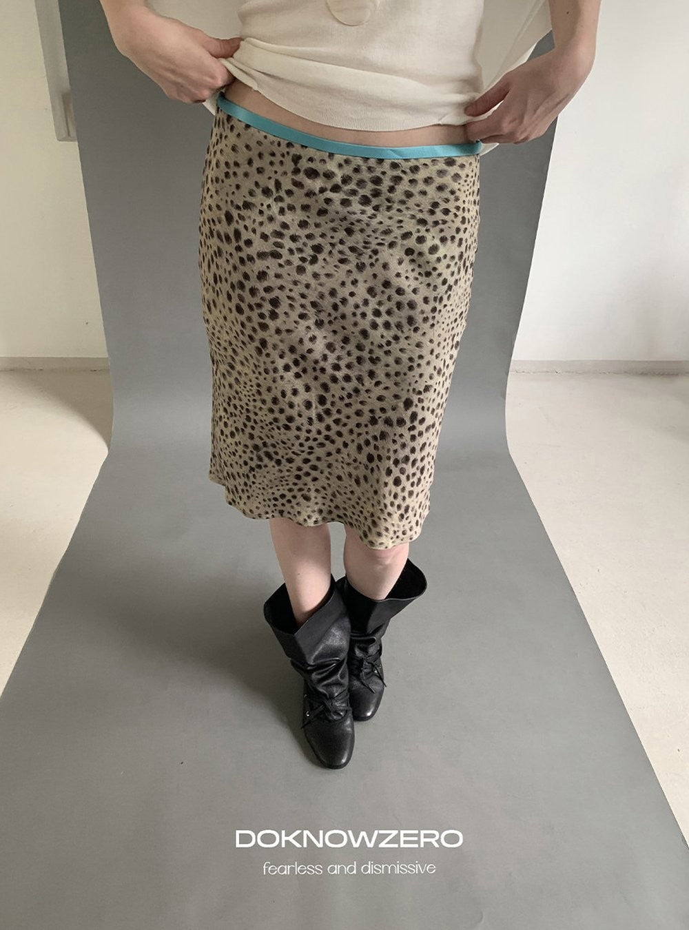 Leopard Sheen Straight Skirt