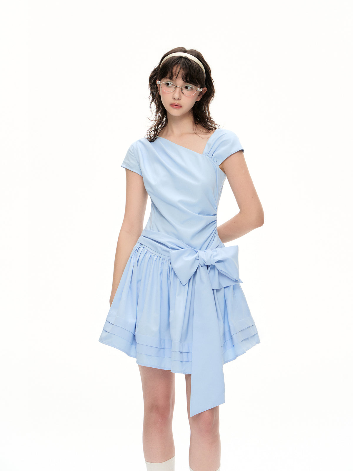 Romance Nanci Off-Shoulder Ribbon Point One-Piece Dress