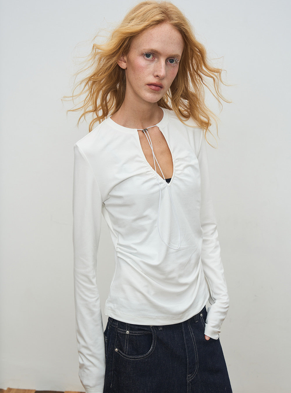 Hollow Cut-Out Round Neck Slim Fit T-Shirt (3color)