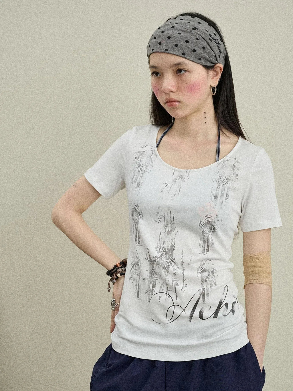 Romanesque Print Tee V-neck T-shirt Long-Sleeve