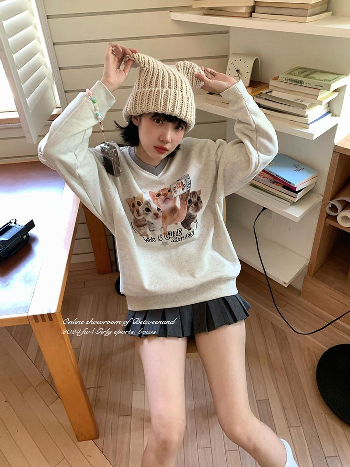 Oatmeal Gray Kitten Selfie Print V-neck Women's Poly Cotton Blend Sweatshirts