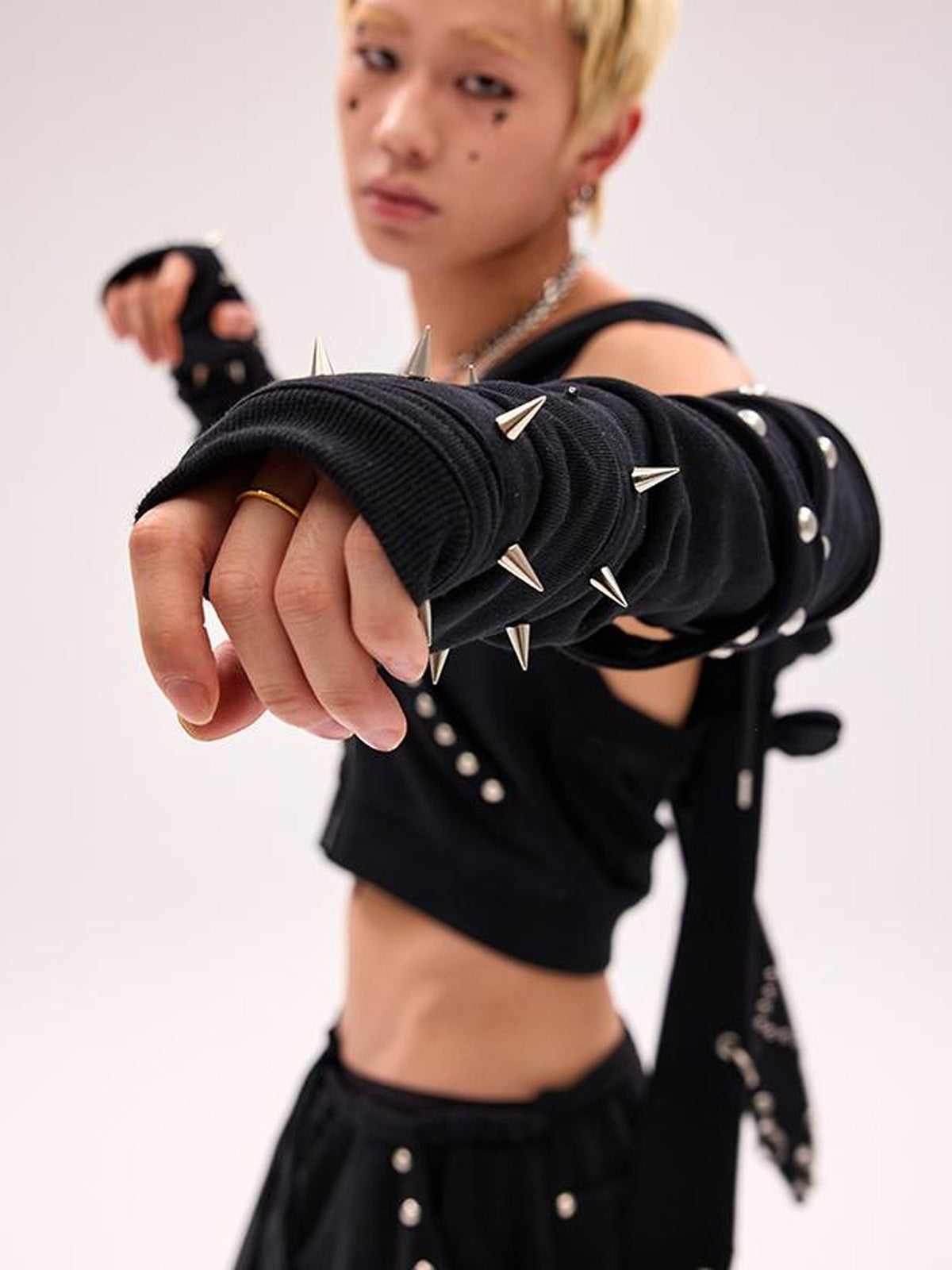 Rivet Trimmed Gloves