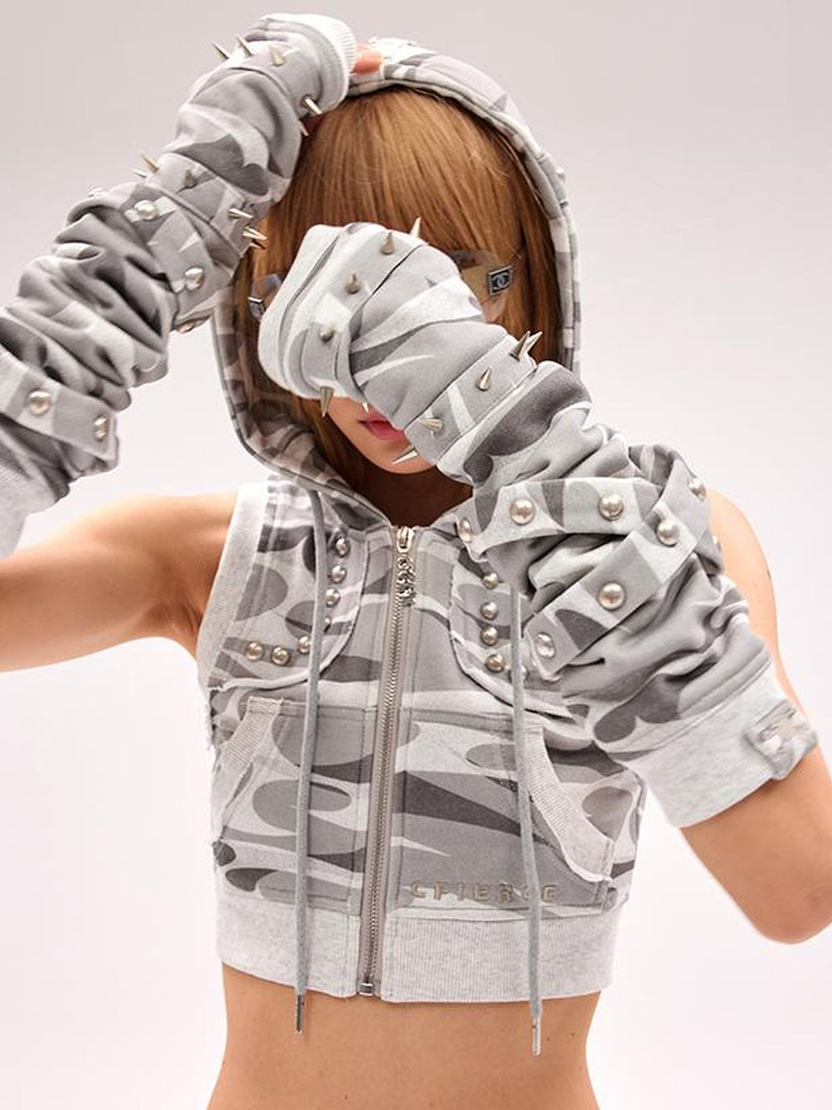 Rivet Trimmed Gloves