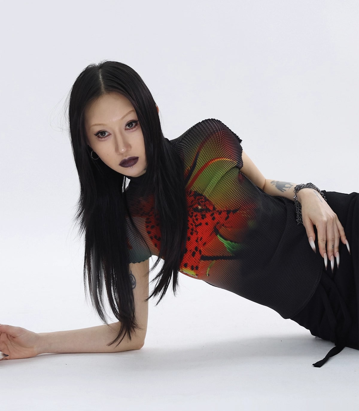 FUZZYKON | Lily Flame Grid Pleated Stretch Mock Neck T-Shirt [ID:]