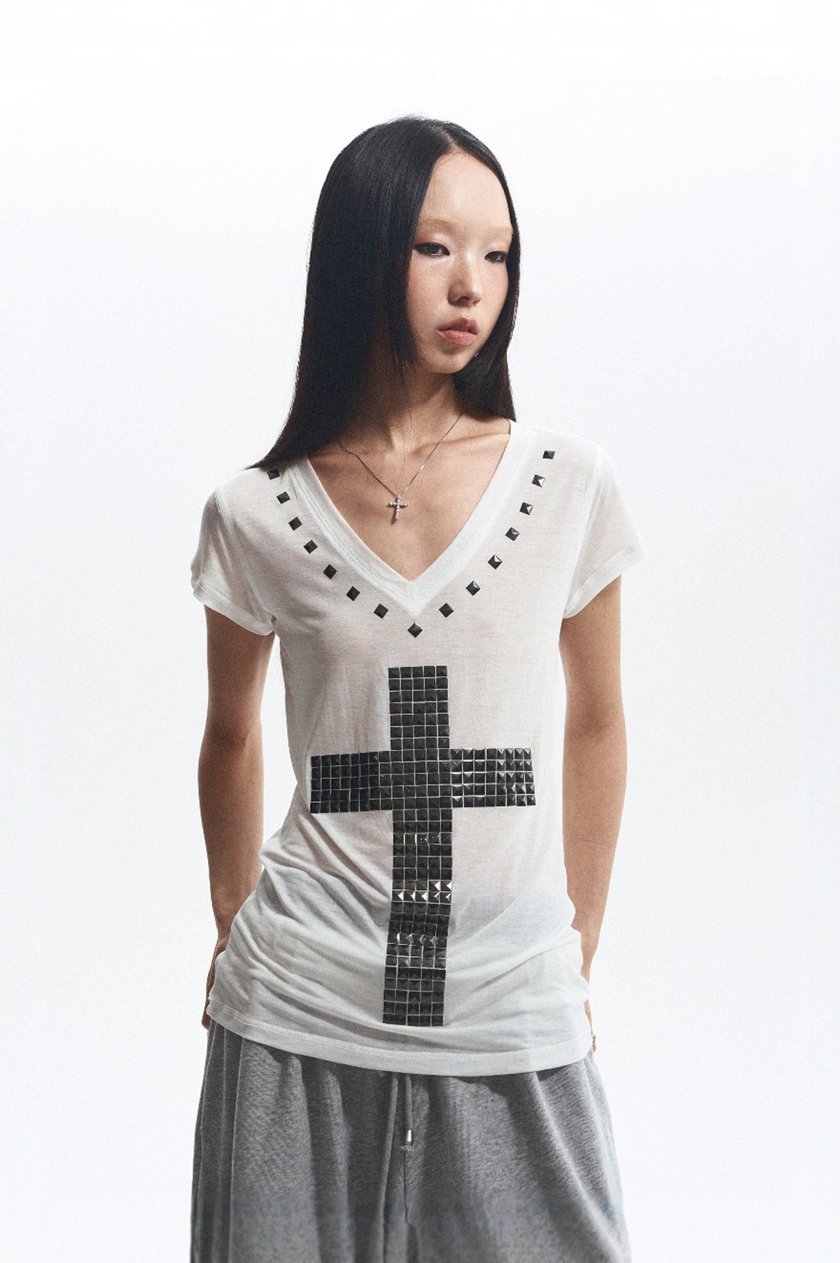 Loose Fit Cross Rhinestone Rivet V-neck Women's Lyocell Short Sleeve T-shirts