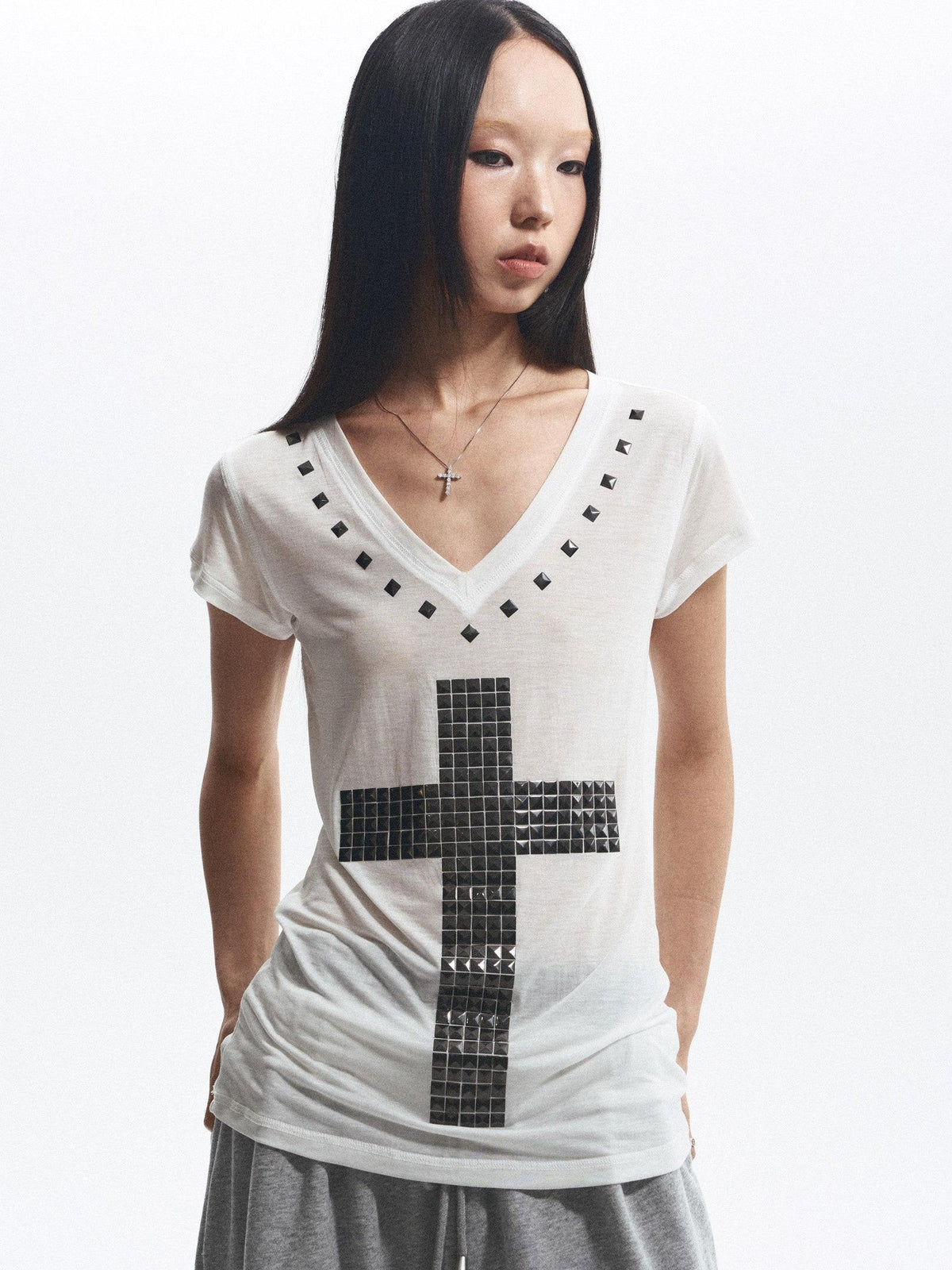 Loose Fit Cross Rhinestone Rivet V-neck Women's Lyocell Short Sleeve T-shirts