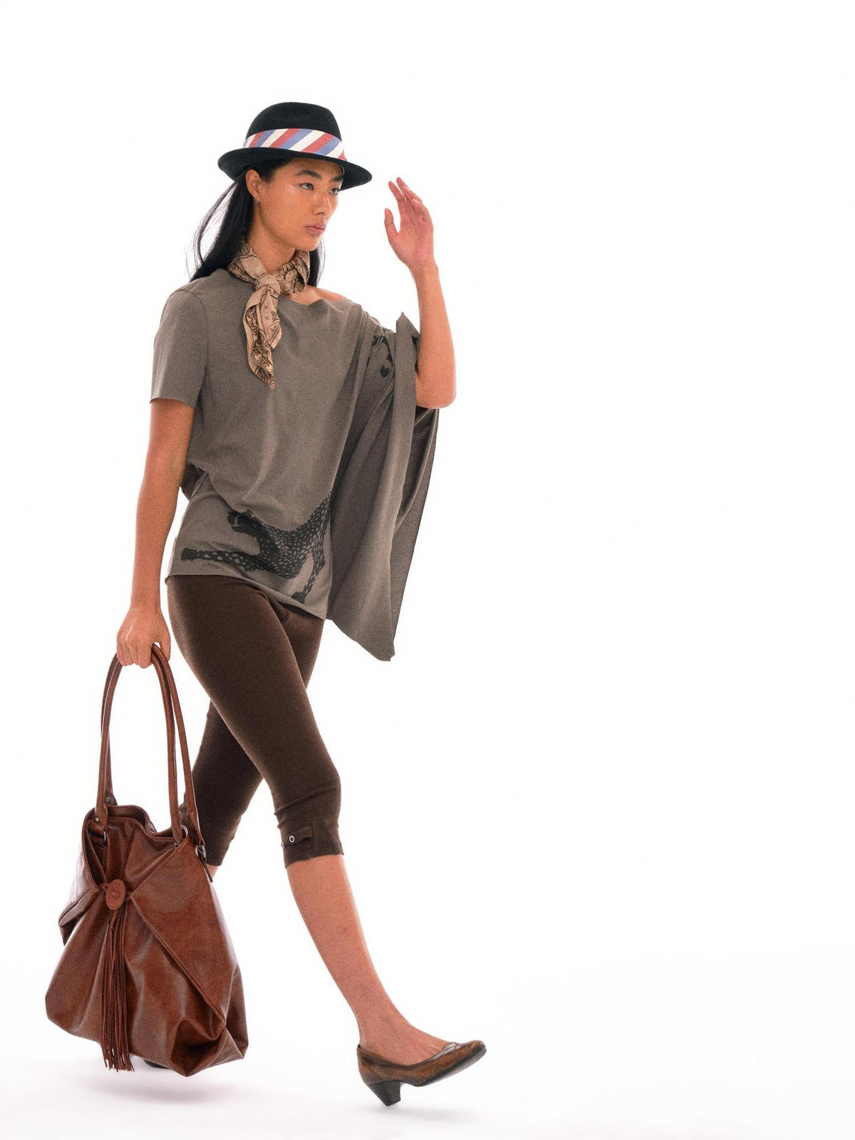 Lyocell Yoga Shorts With Adjustable Hem And Shell Buttons