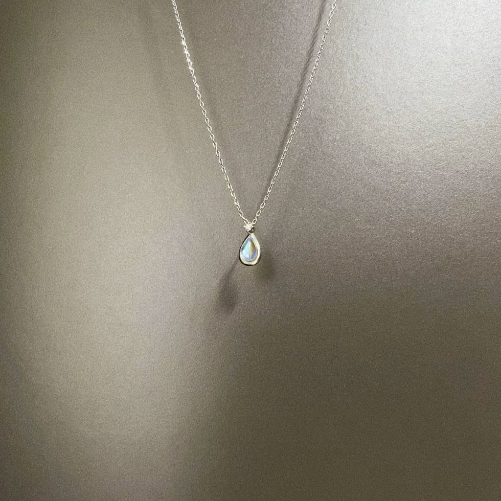 VINTAGE SNOW COUNTRY NECKLACE