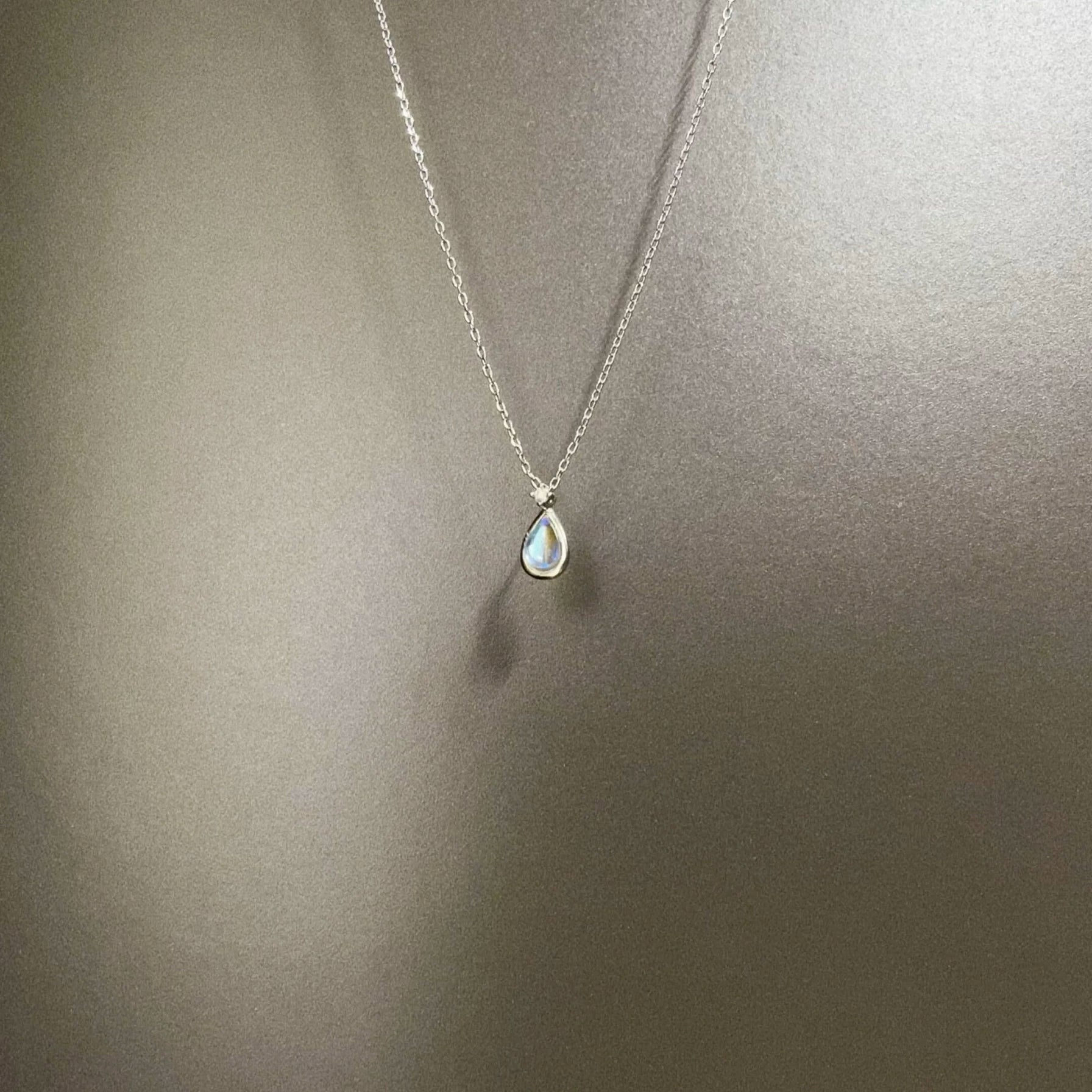 VINTAGE SNOW COUNTRY NECKLACE