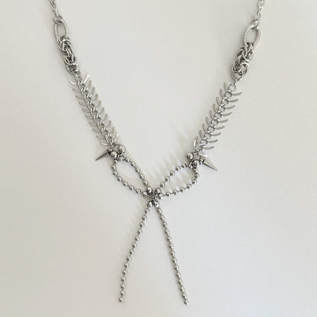 CYBERPUNK RIVET BOW NECKLACE