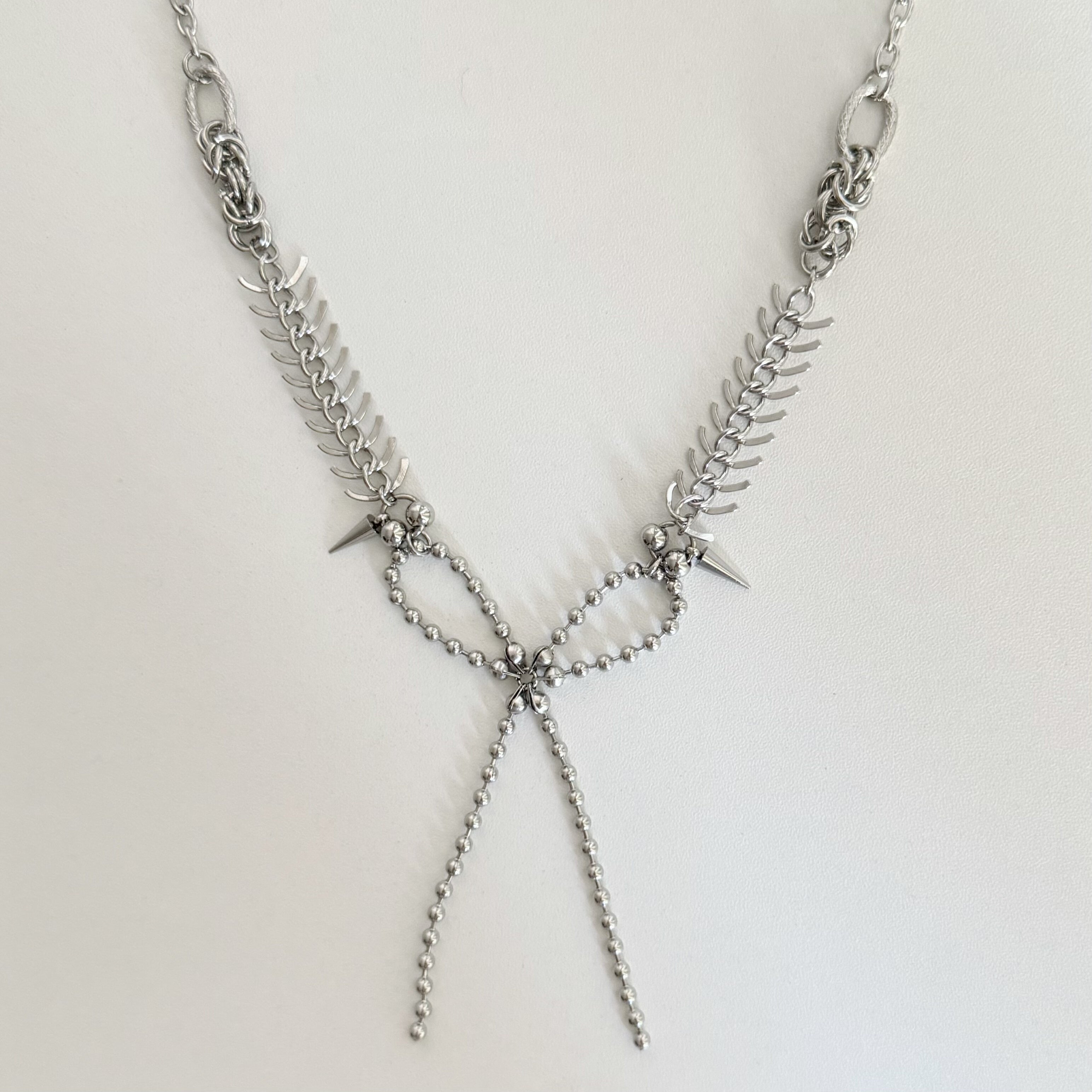 CYBERPUNK RIVET BOW NECKLACE