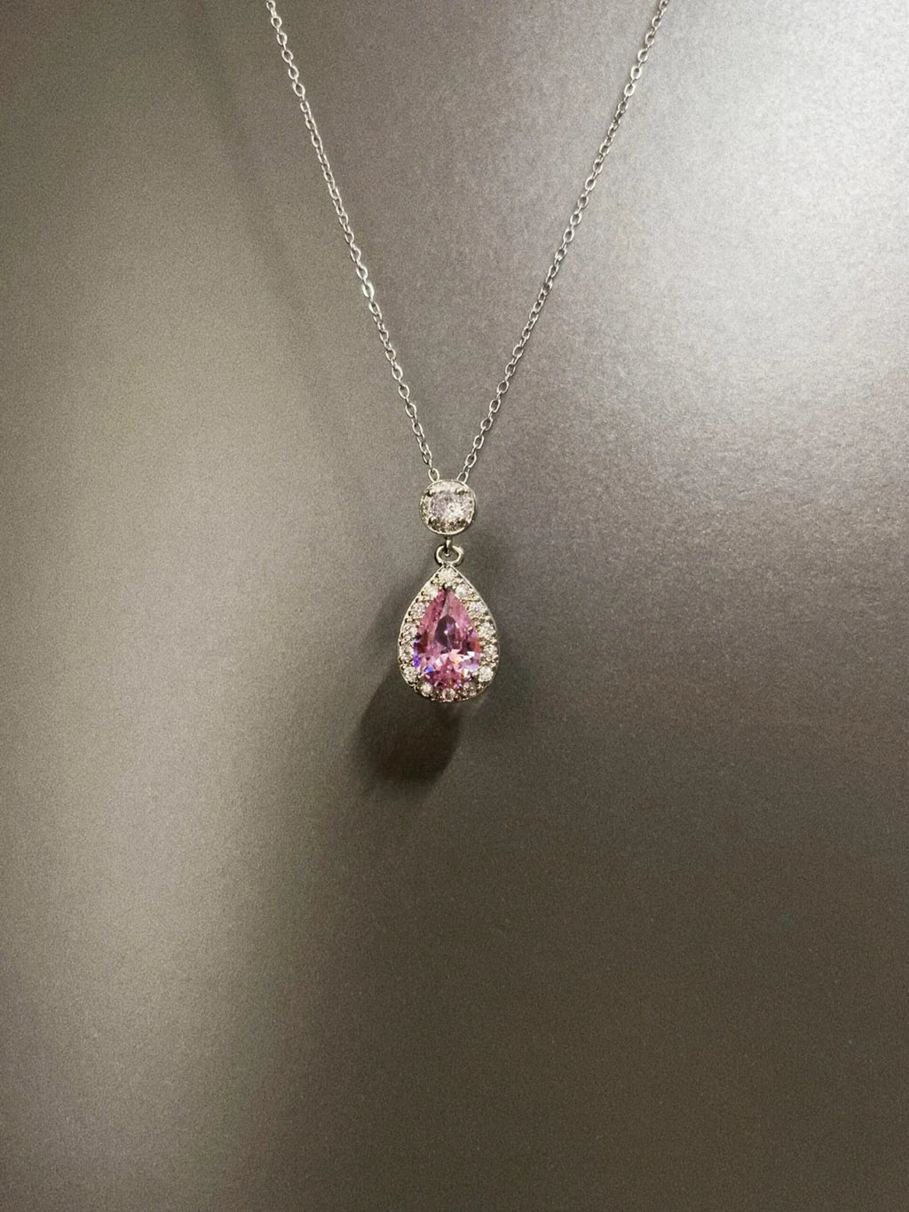 ELEGANT PINK DIAMOND FLORAL NECKLACE