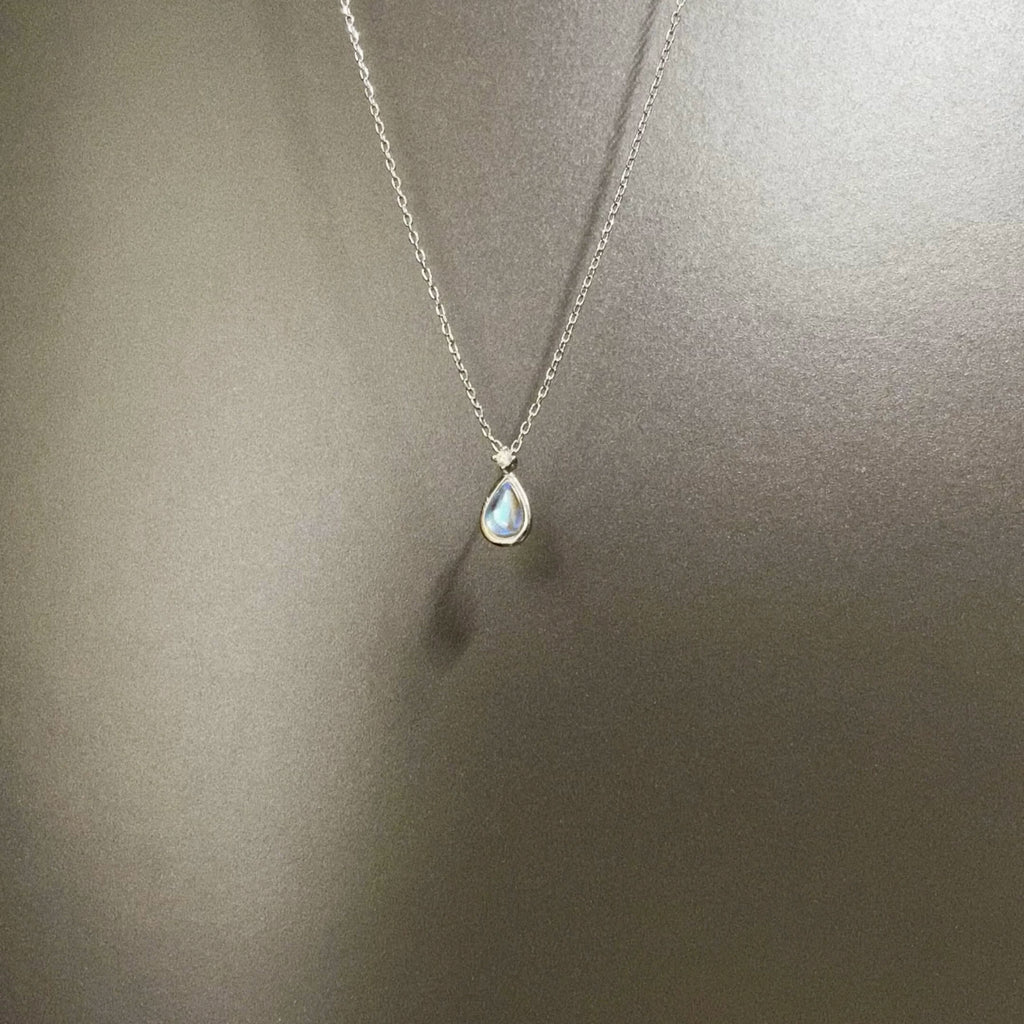 VINTAGE SNOW COUNTRY NECKLACE