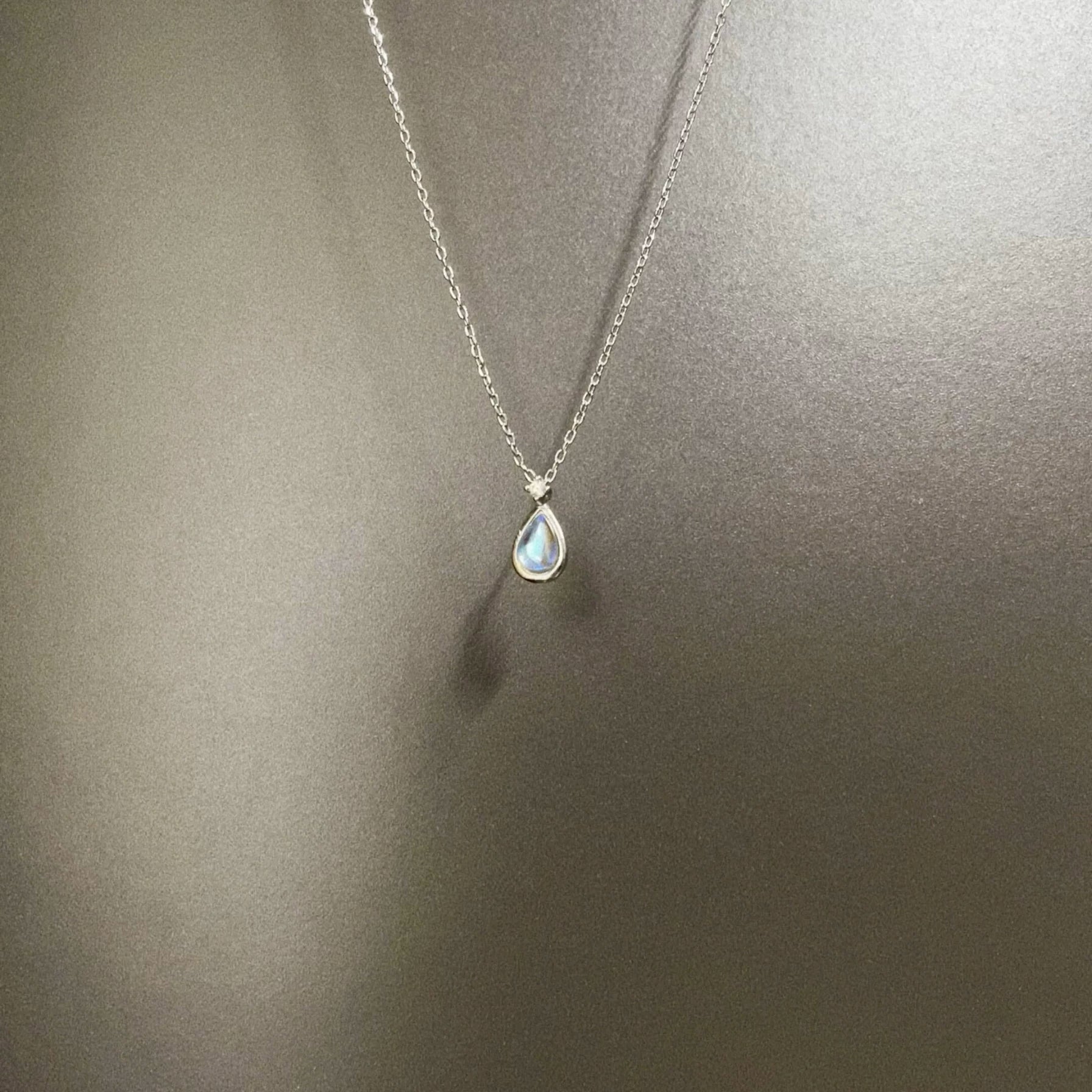 VINTAGE SNOW COUNTRY NECKLACE