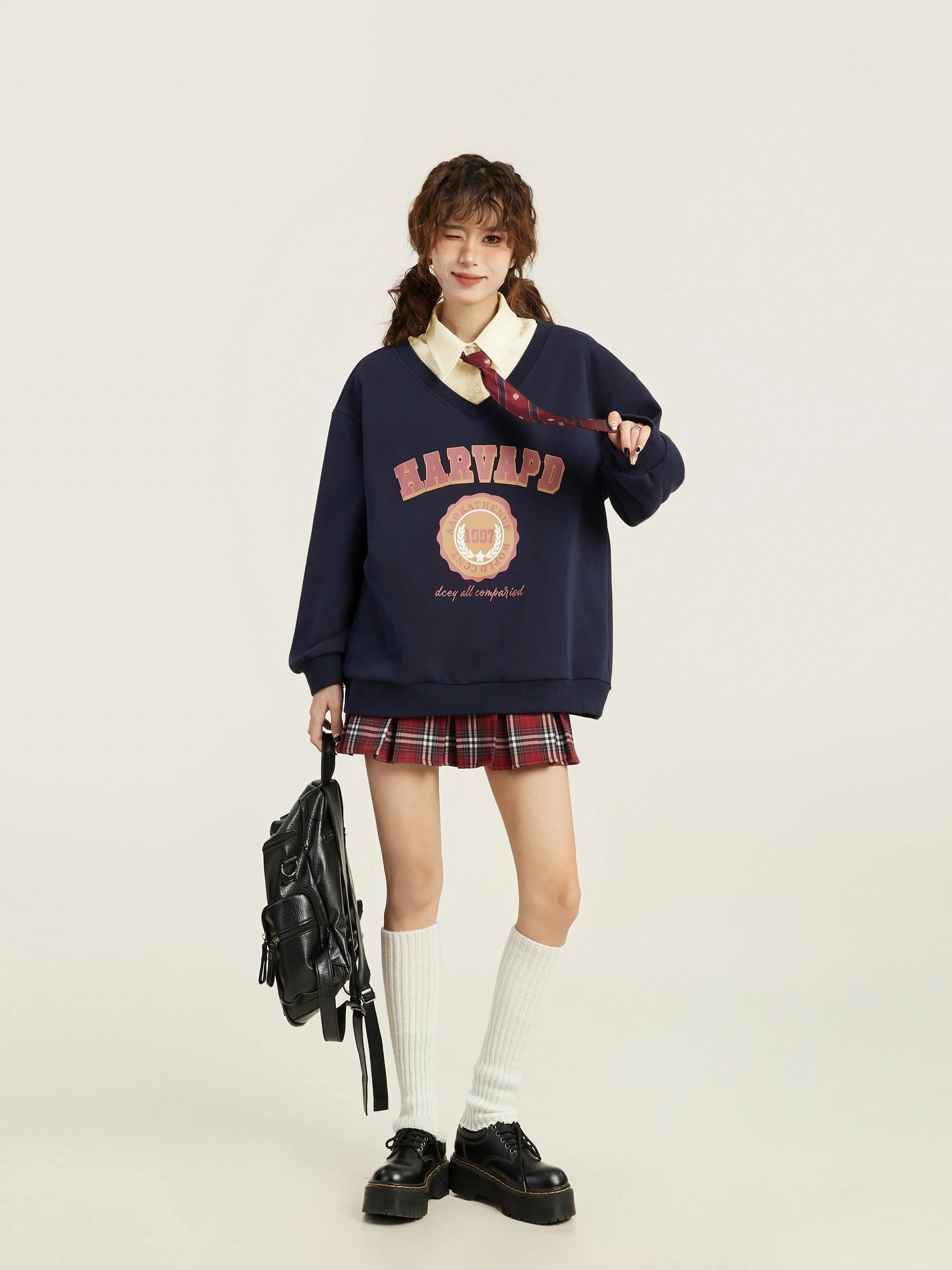 RETRO COLLEGE V-NECK SWEATER
