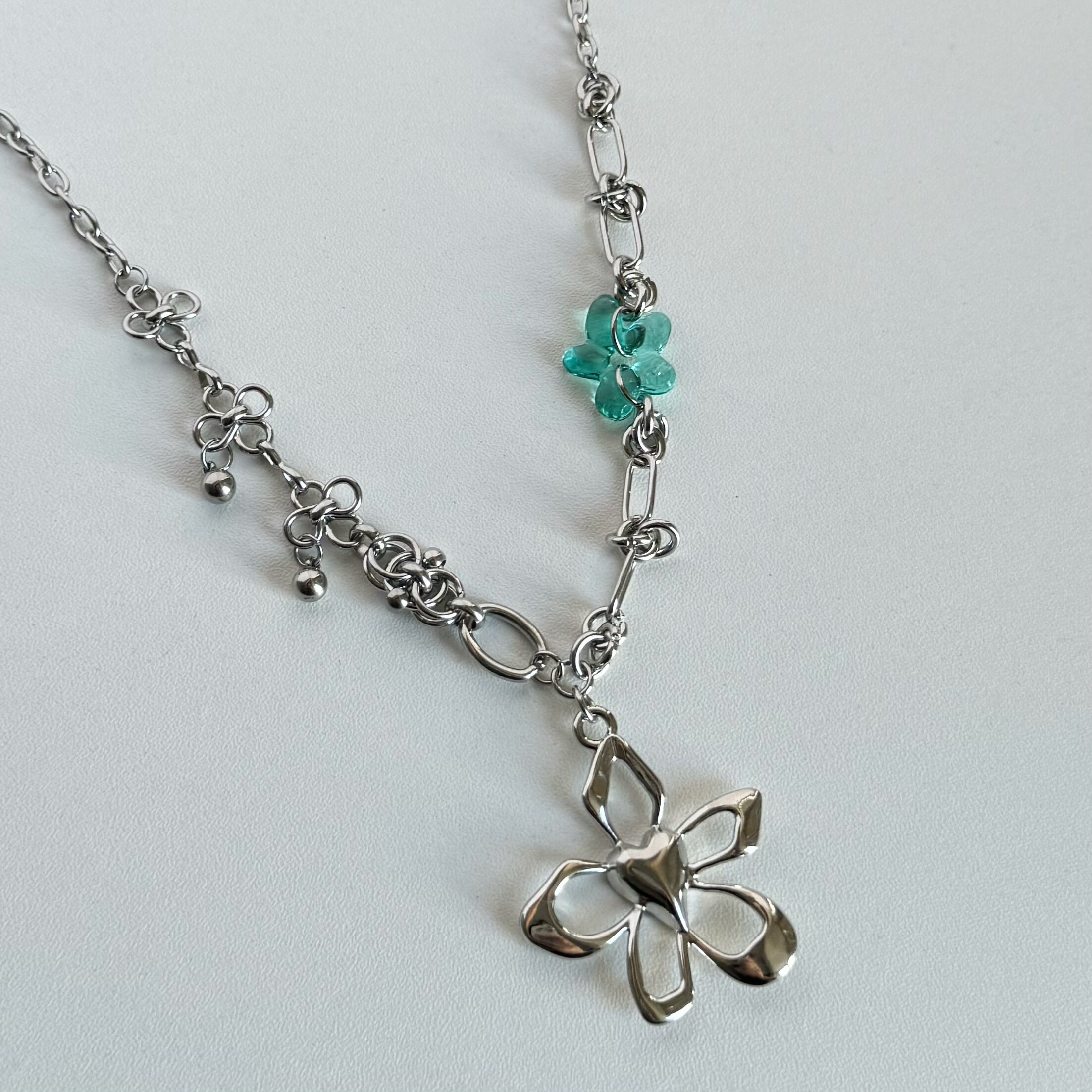 RETRO METAL FLOWER NECKLACE