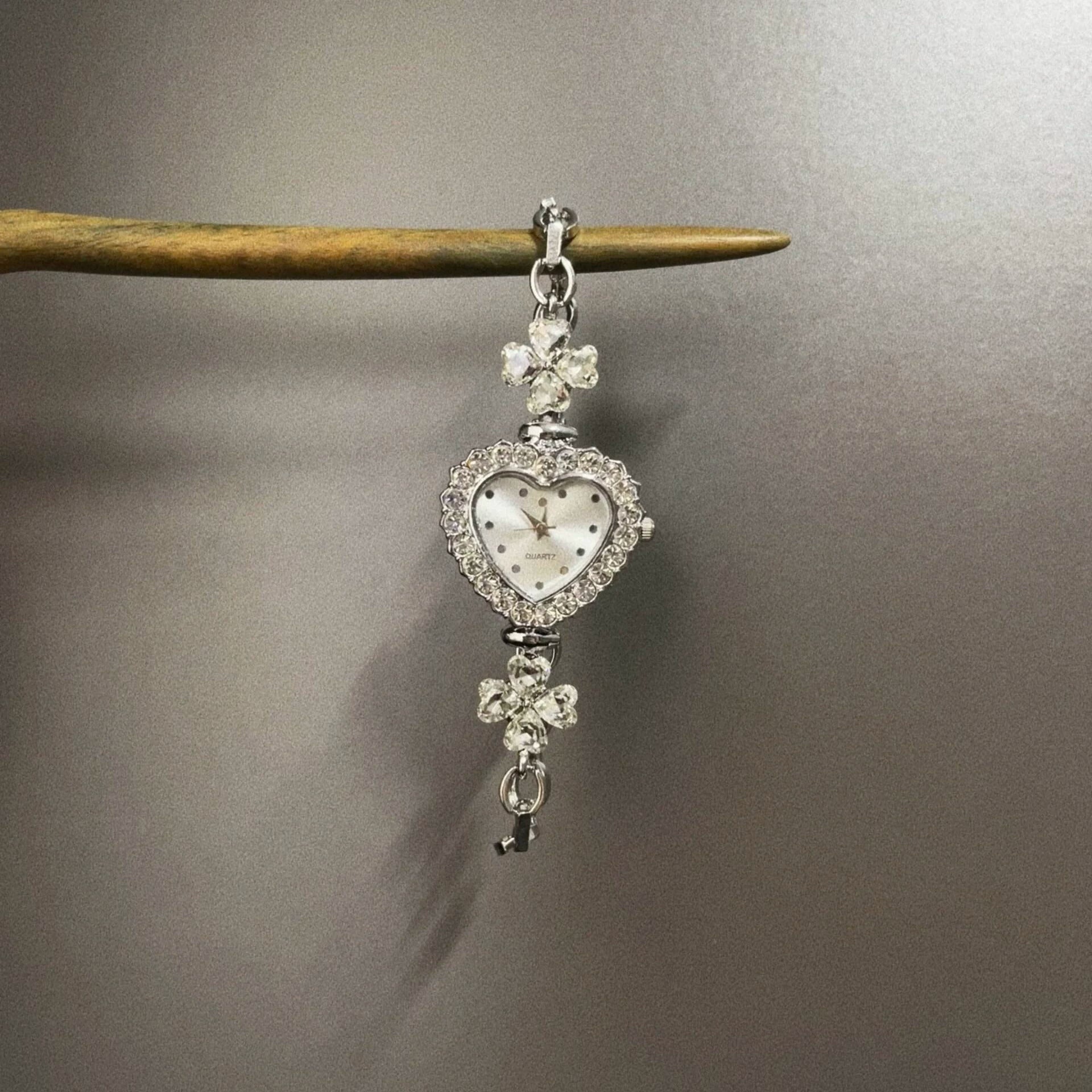 VINTAGE CLOVER LOVE WATCH