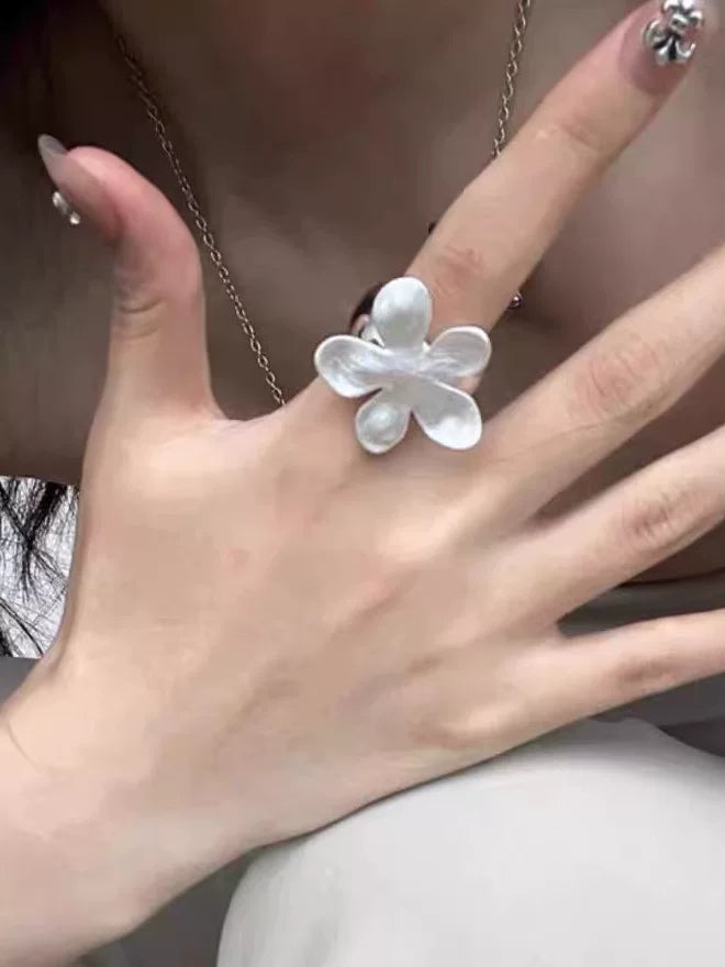 SILVER BLOSSOM RING TEE