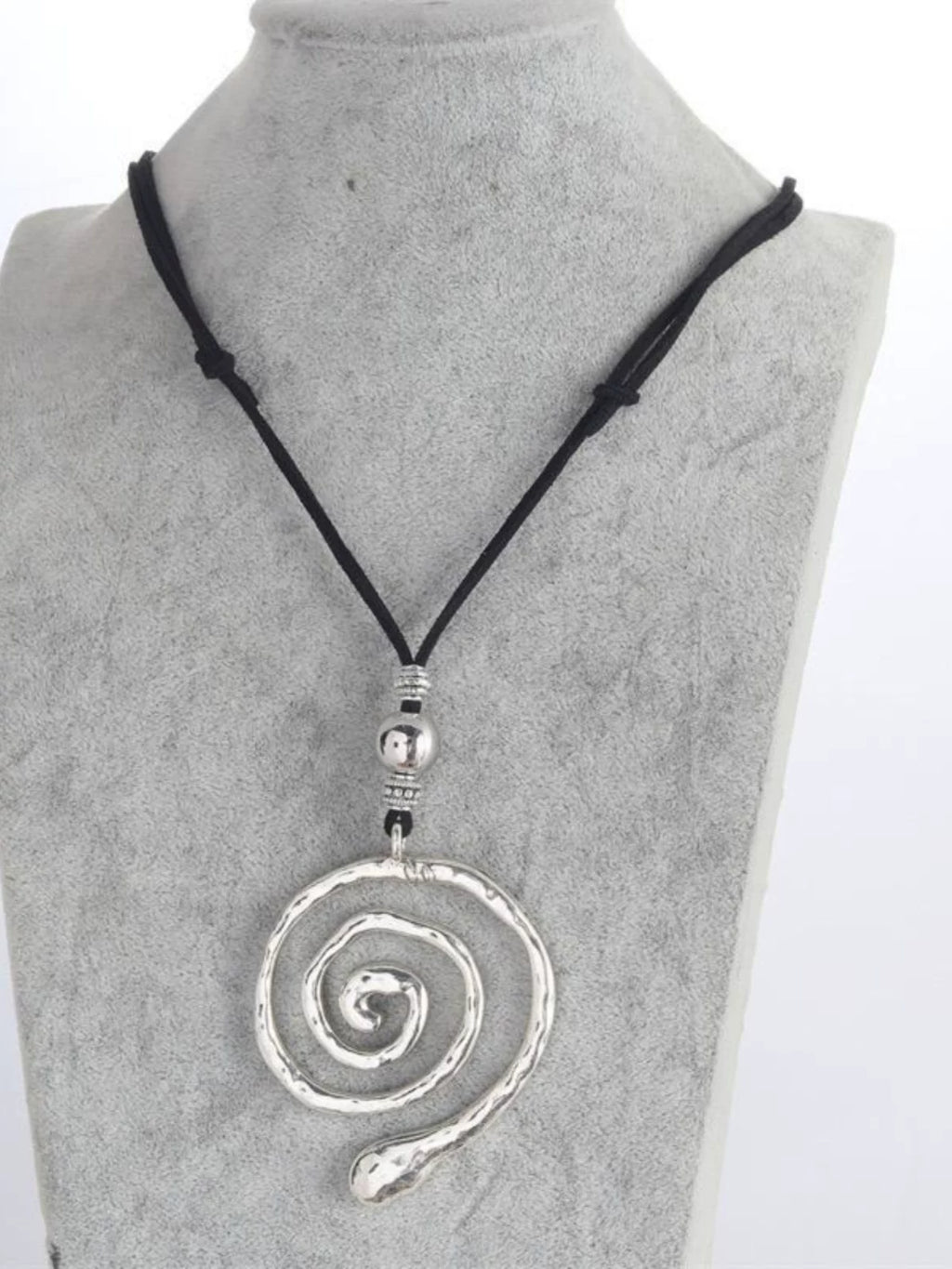 BOHEMIAN CIRCLE SWIRL NECKLACE
