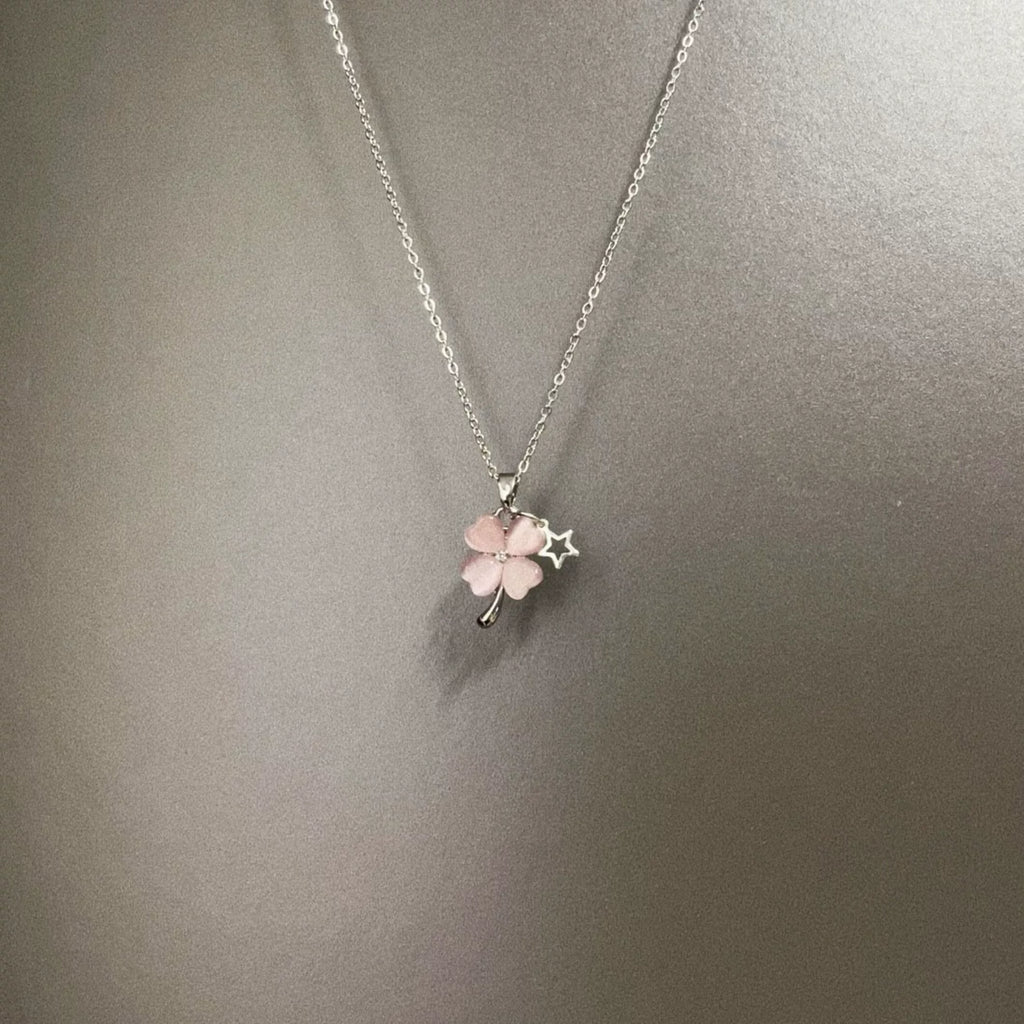 VINTAGE CLOVER DEW NECKLACE