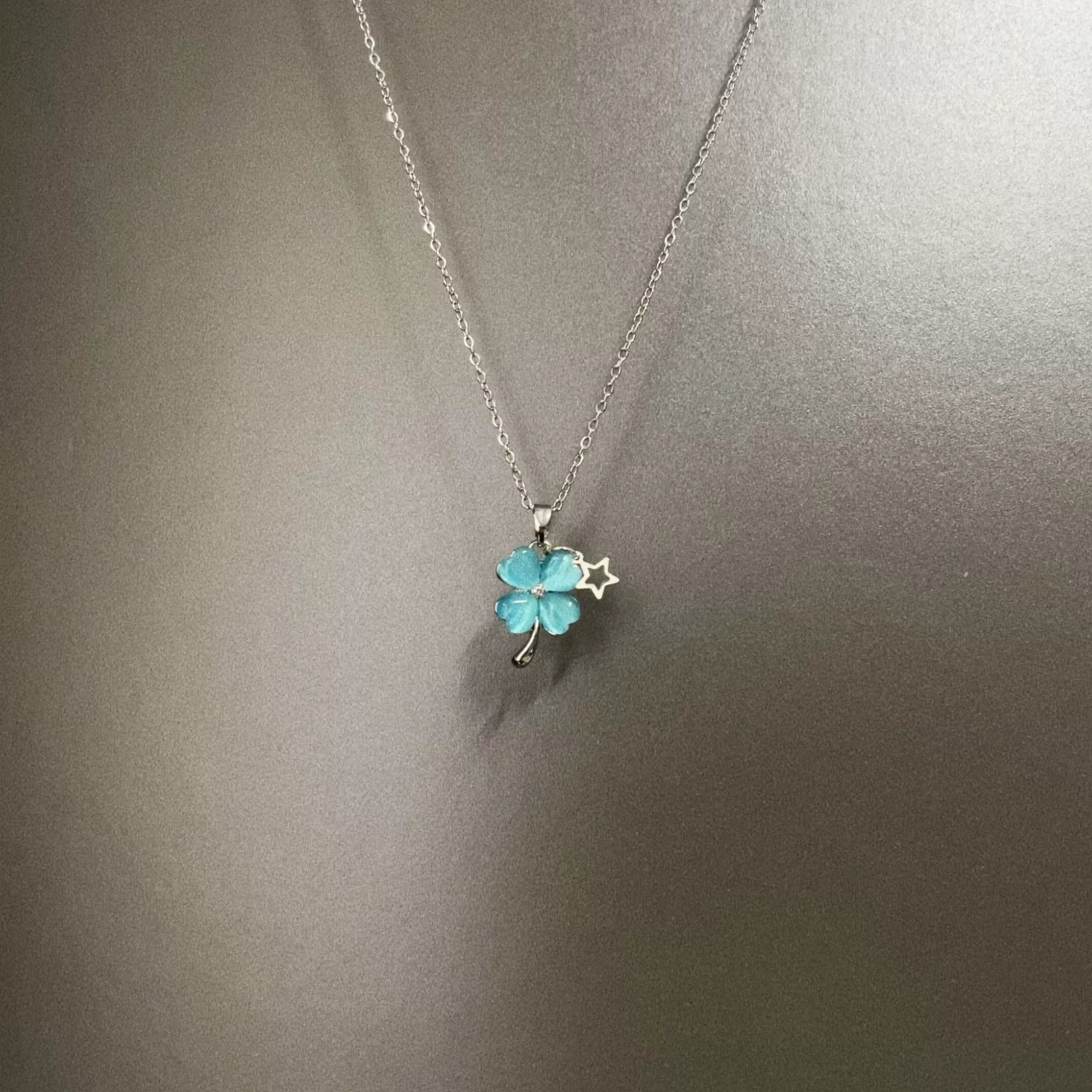 VINTAGE CLOVER DEW NECKLACE
