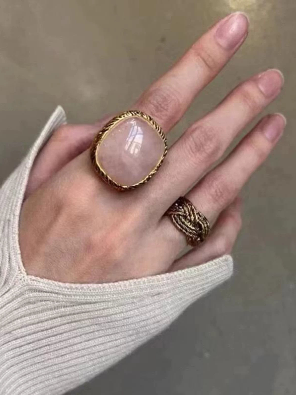 VINTAGE STONE RING DESIGN