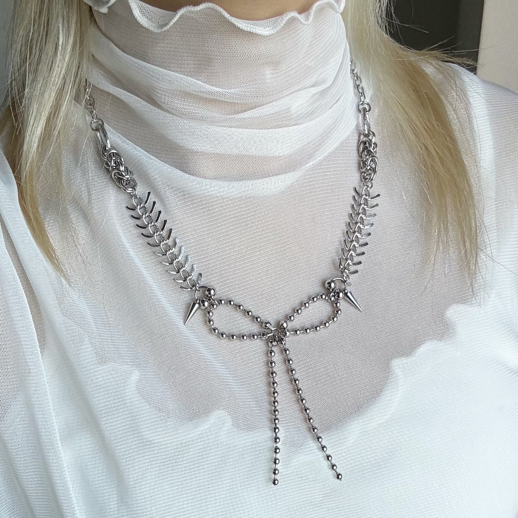 CYBERPUNK RIVET BOW NECKLACE