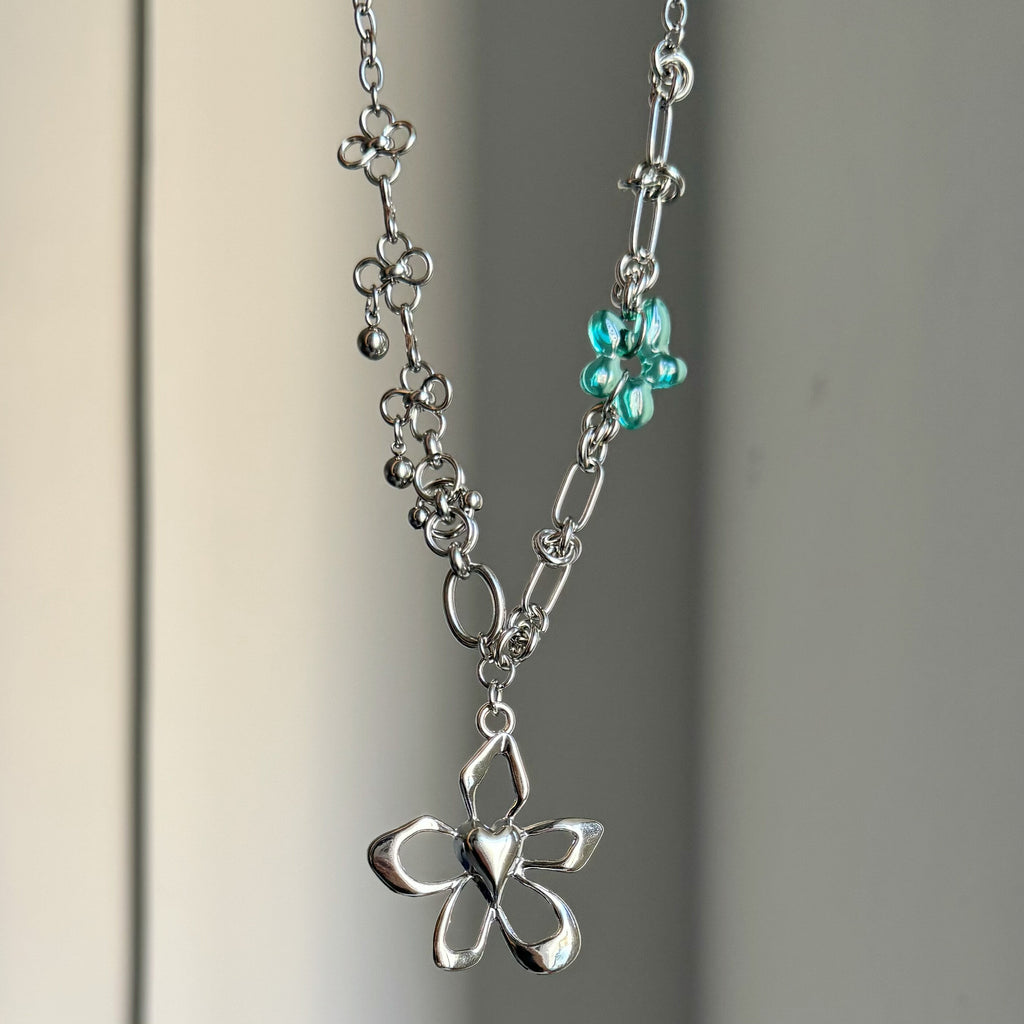 RETRO METAL FLOWER NECKLACE