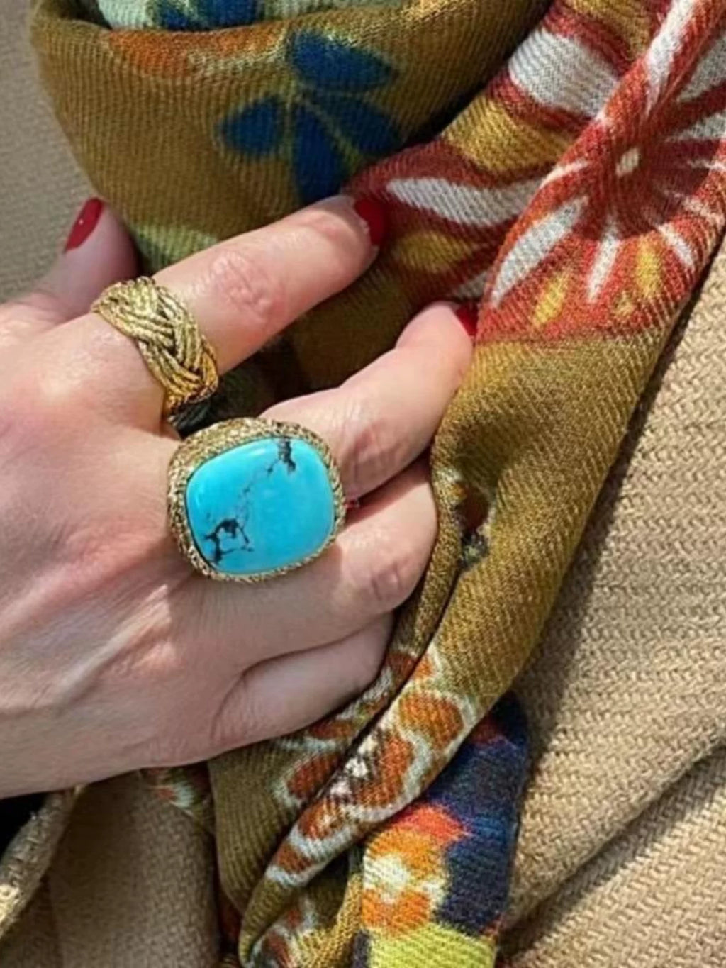 VINTAGE STONE RING DESIGN