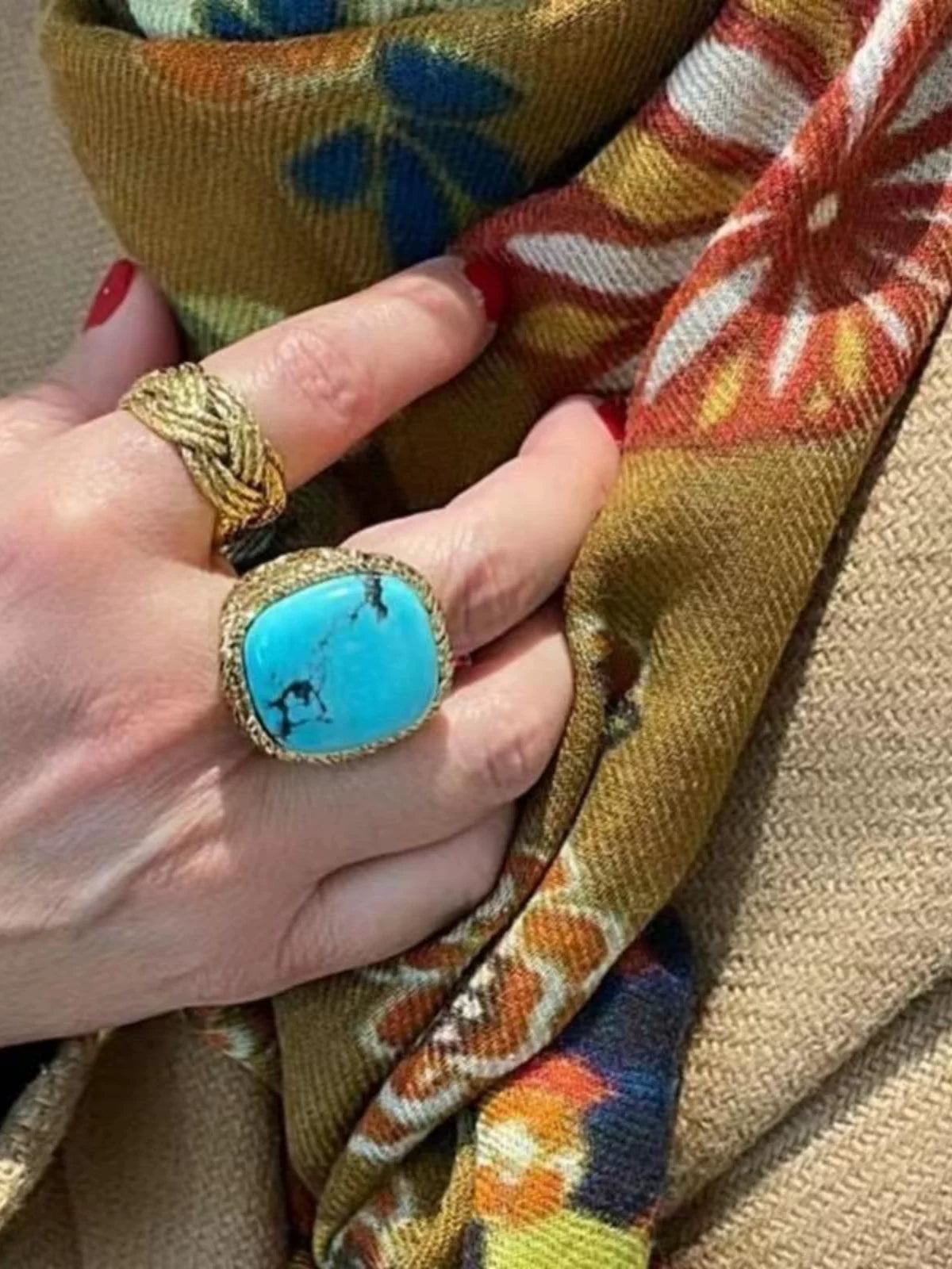 VINTAGE STONE RING DESIGN