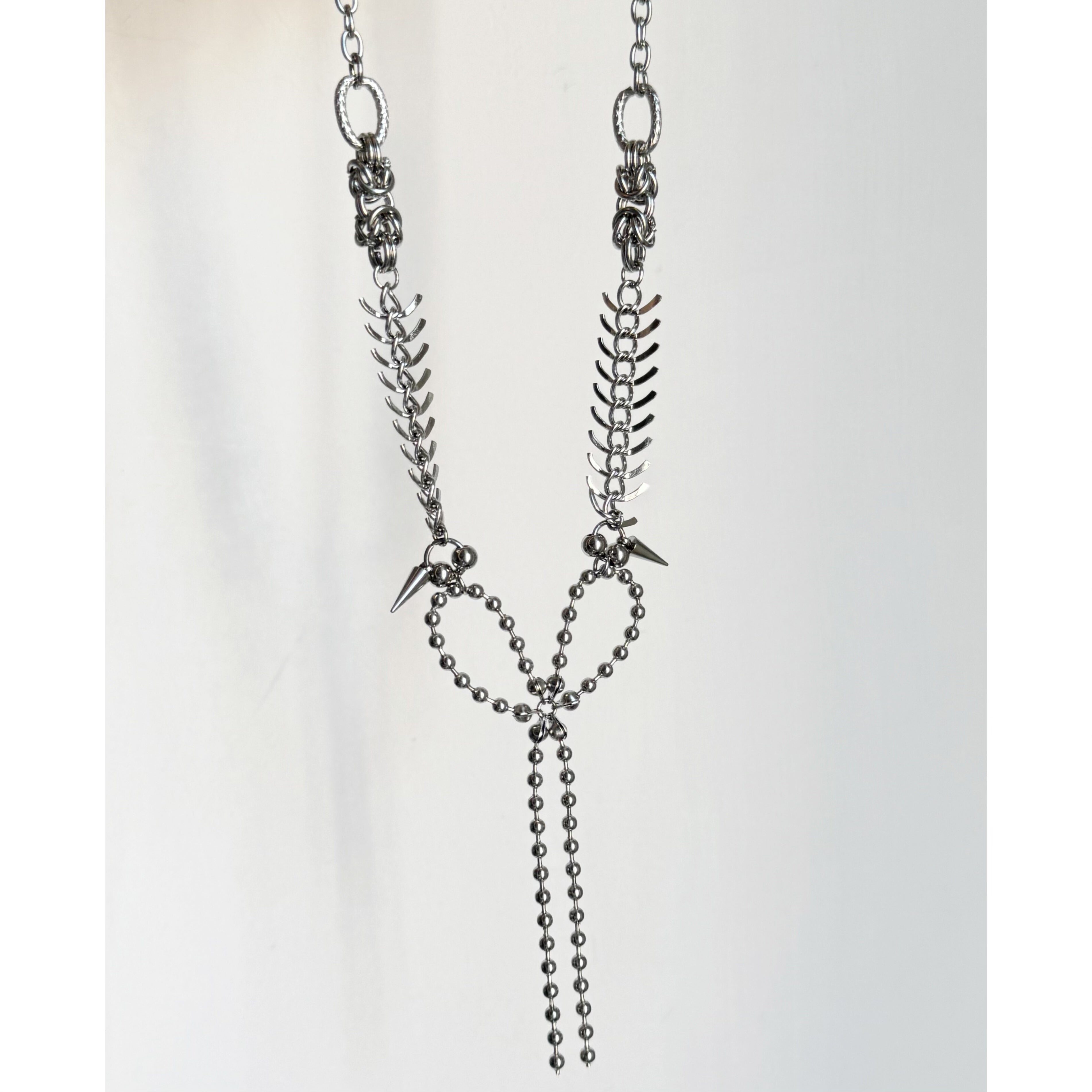 CYBERPUNK RIVET BOW NECKLACE