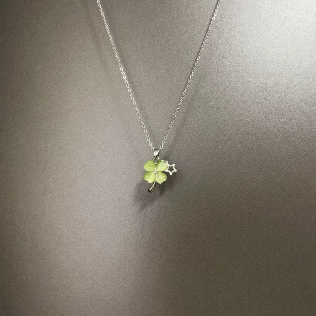 VINTAGE CLOVER DEW NECKLACE