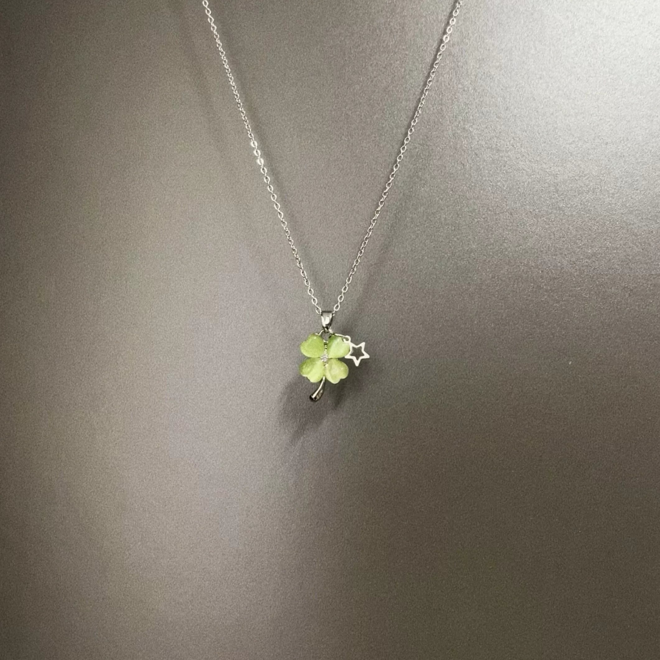 VINTAGE CLOVER DEW NECKLACE