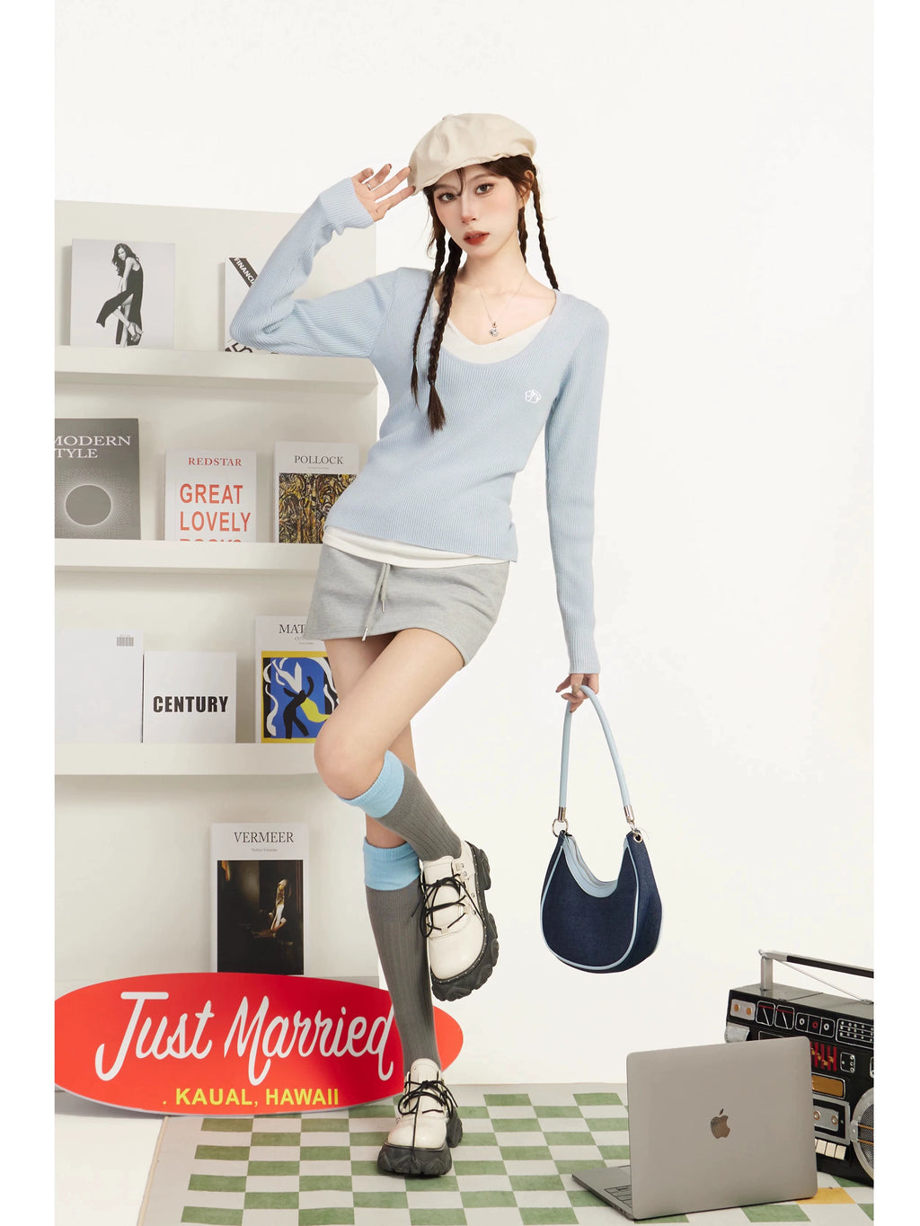 SLIM FIT BLUE KNIT SWEATER