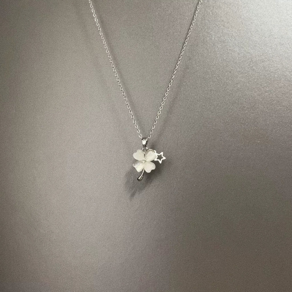 VINTAGE CLOVER DEW NECKLACE