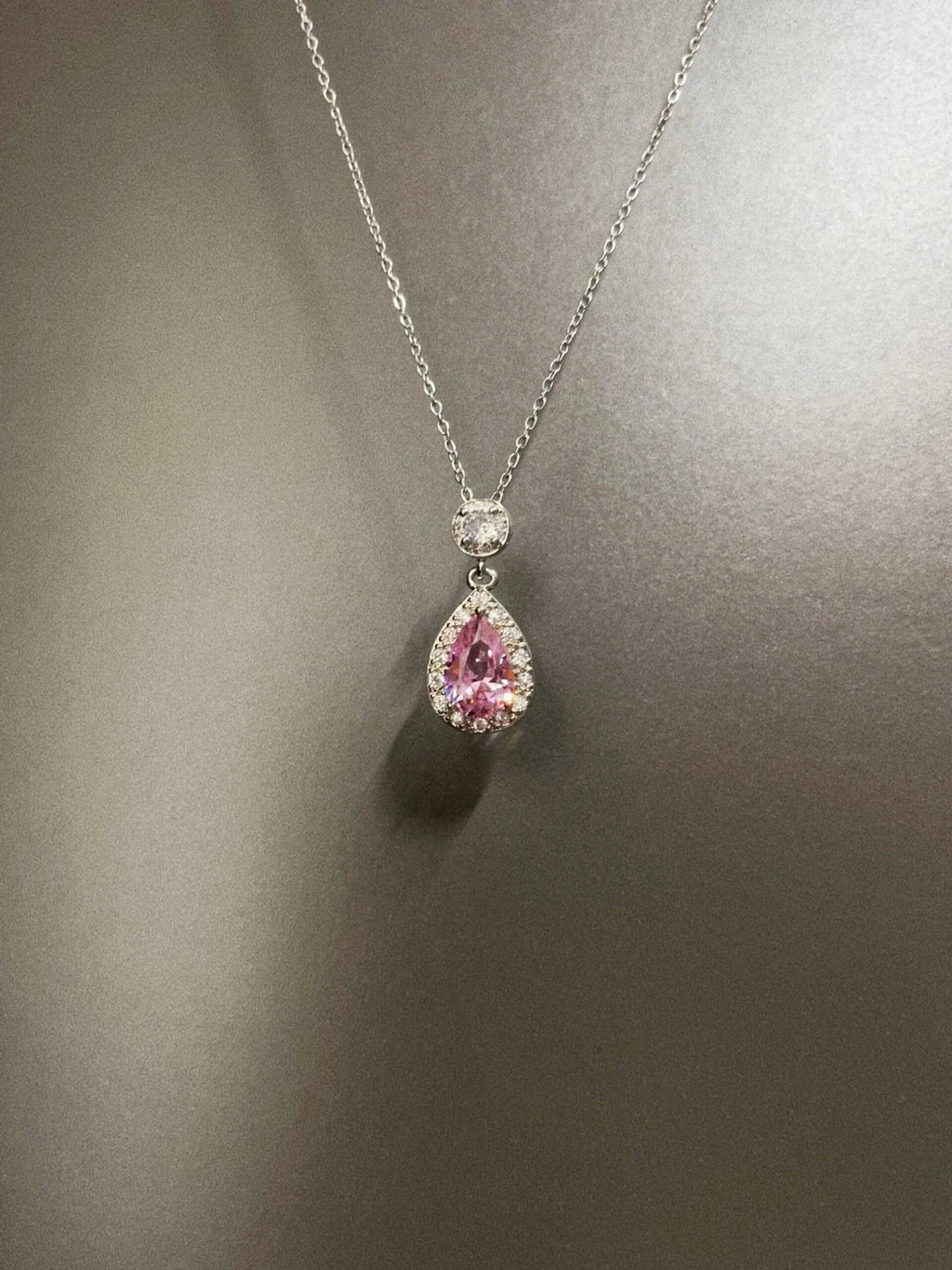ELEGANT PINK DIAMOND FLORAL NECKLACE