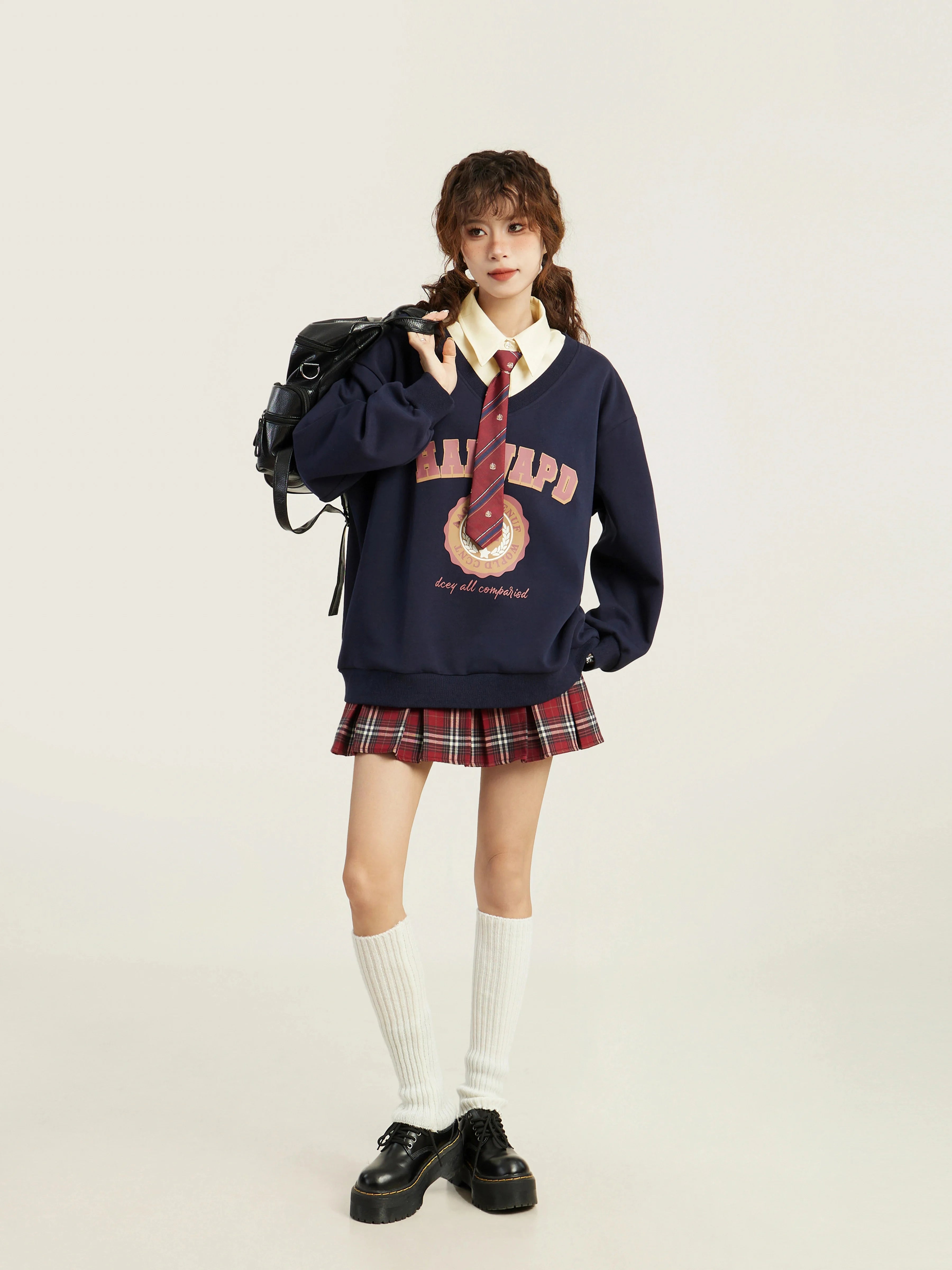 RETRO COLLEGE V-NECK SWEATER