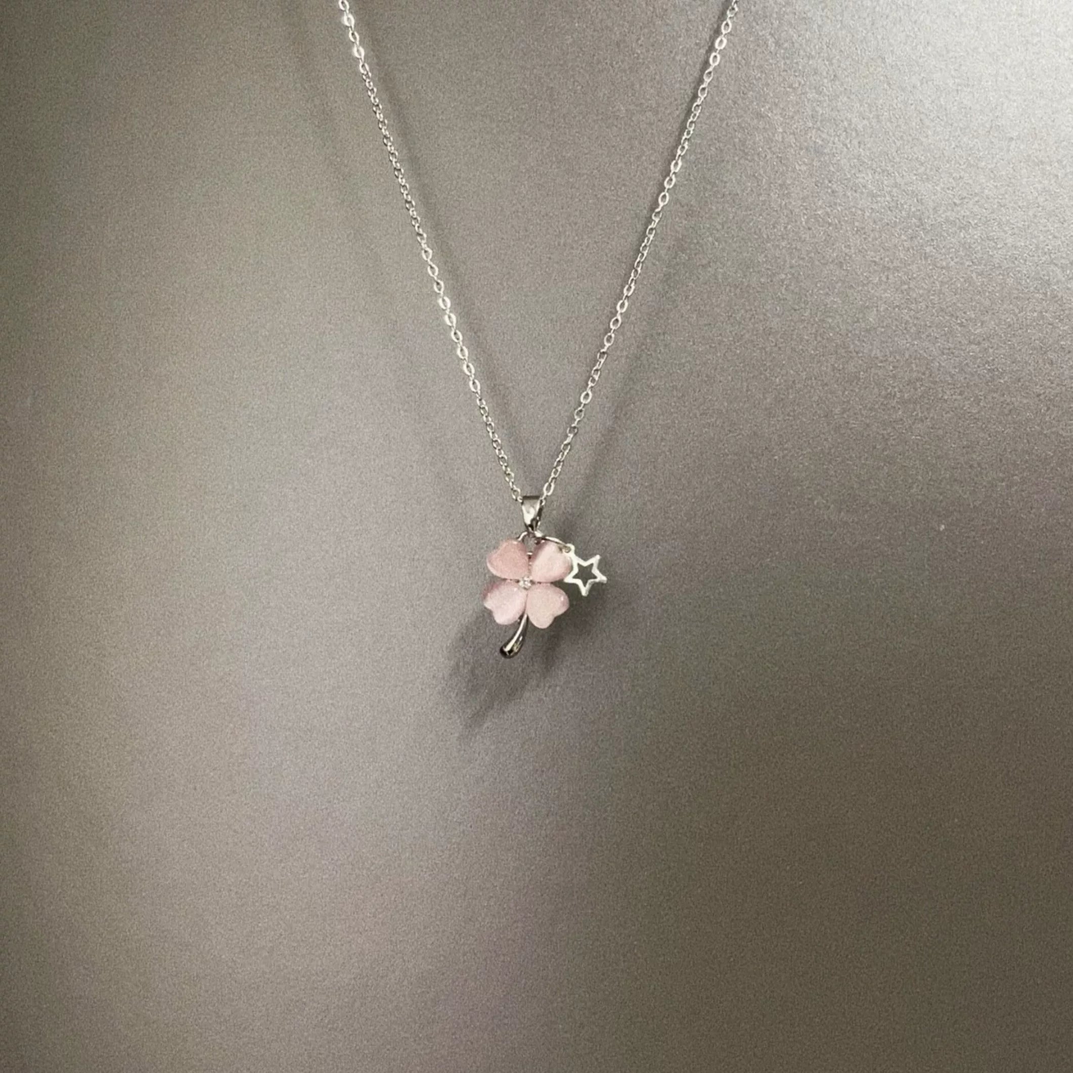VINTAGE CLOVER DEW NECKLACE